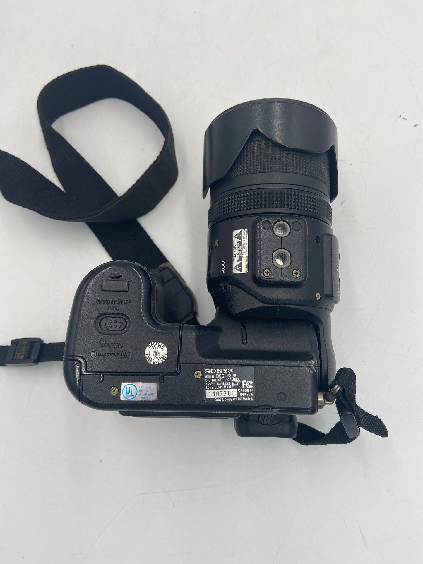 Broken SONY Cyber-Shot Digital Camera DSC-F828