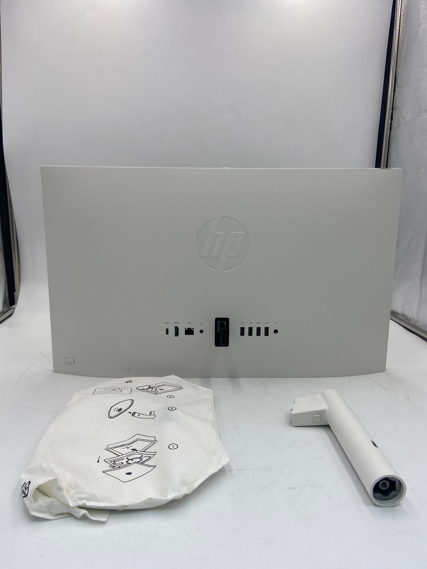 HP 22-dg0024 celeron j4025 4GB RAM 128GB SSD uhd graphics 600