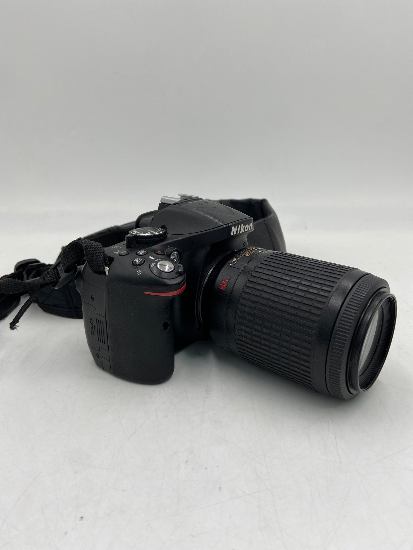 Nikon D5200 DSLR Camera