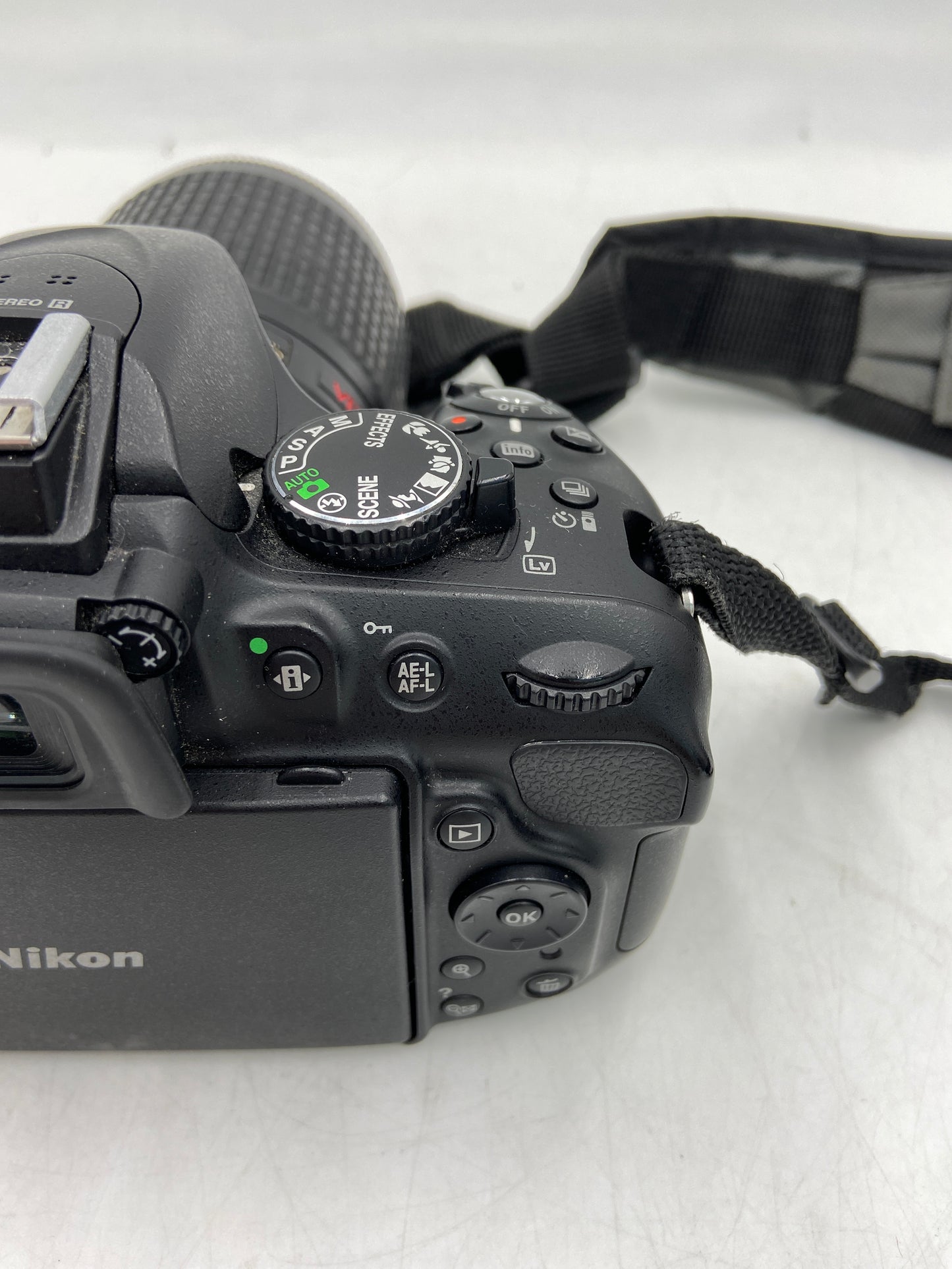 Nikon D5200 DSLR Camera