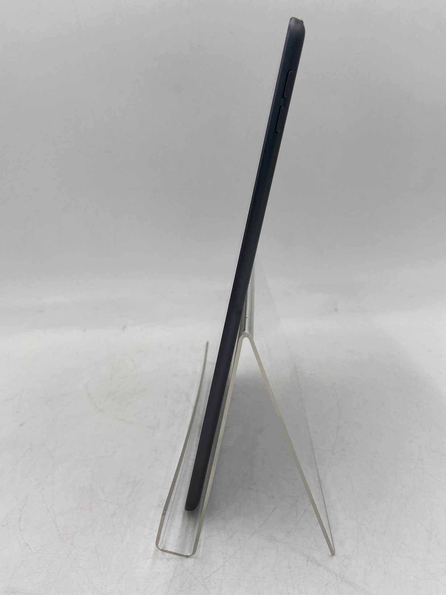 WiFi Only Apple iPad 9th Gen 64GB Space gray MK2K3LL/A