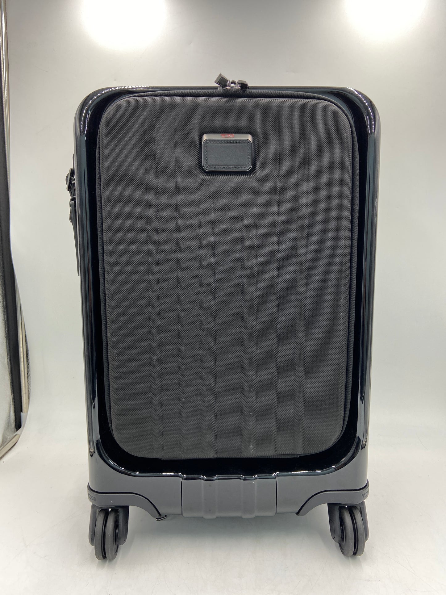 New Tumi V4 International Carry On Suitcase