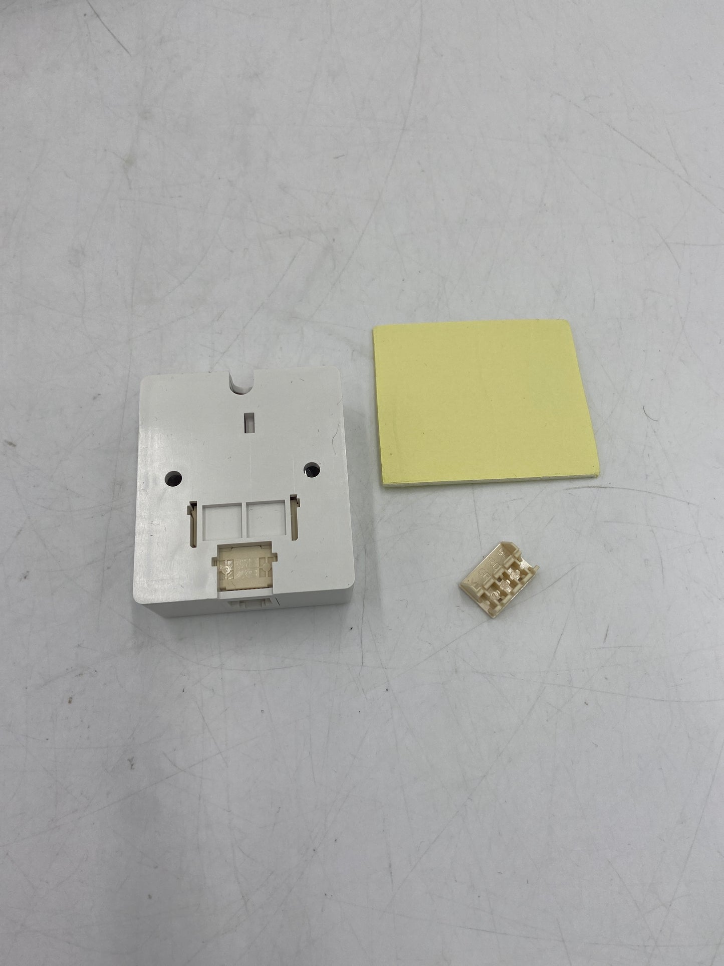 New Open box dynacom LOT OF 6p4c SFJ Surface Voice Jack 110625-4-WH 110 TERMINATION