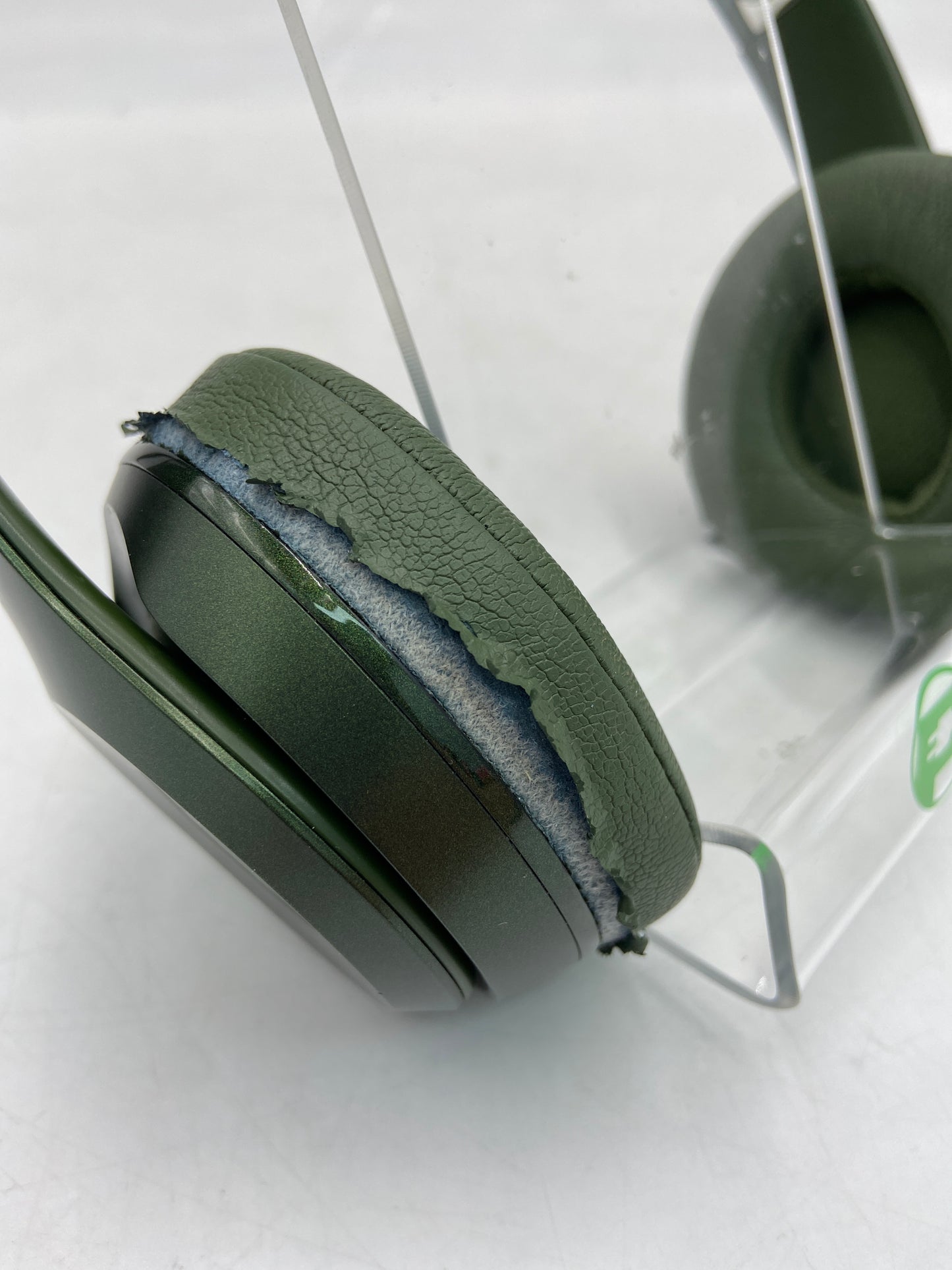 Beats Solo HD Wireless Over-Ear Bluetooth Headphones Hunter Green
