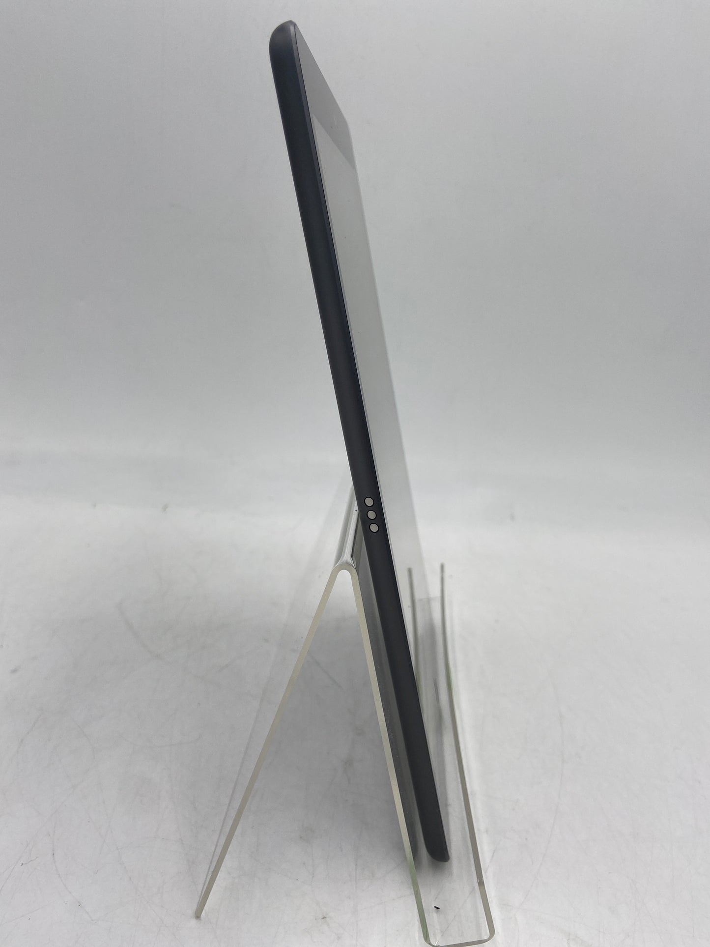 WiFi Only Apple iPad 9th Gen 64GB Space gray MK2K3LL/A