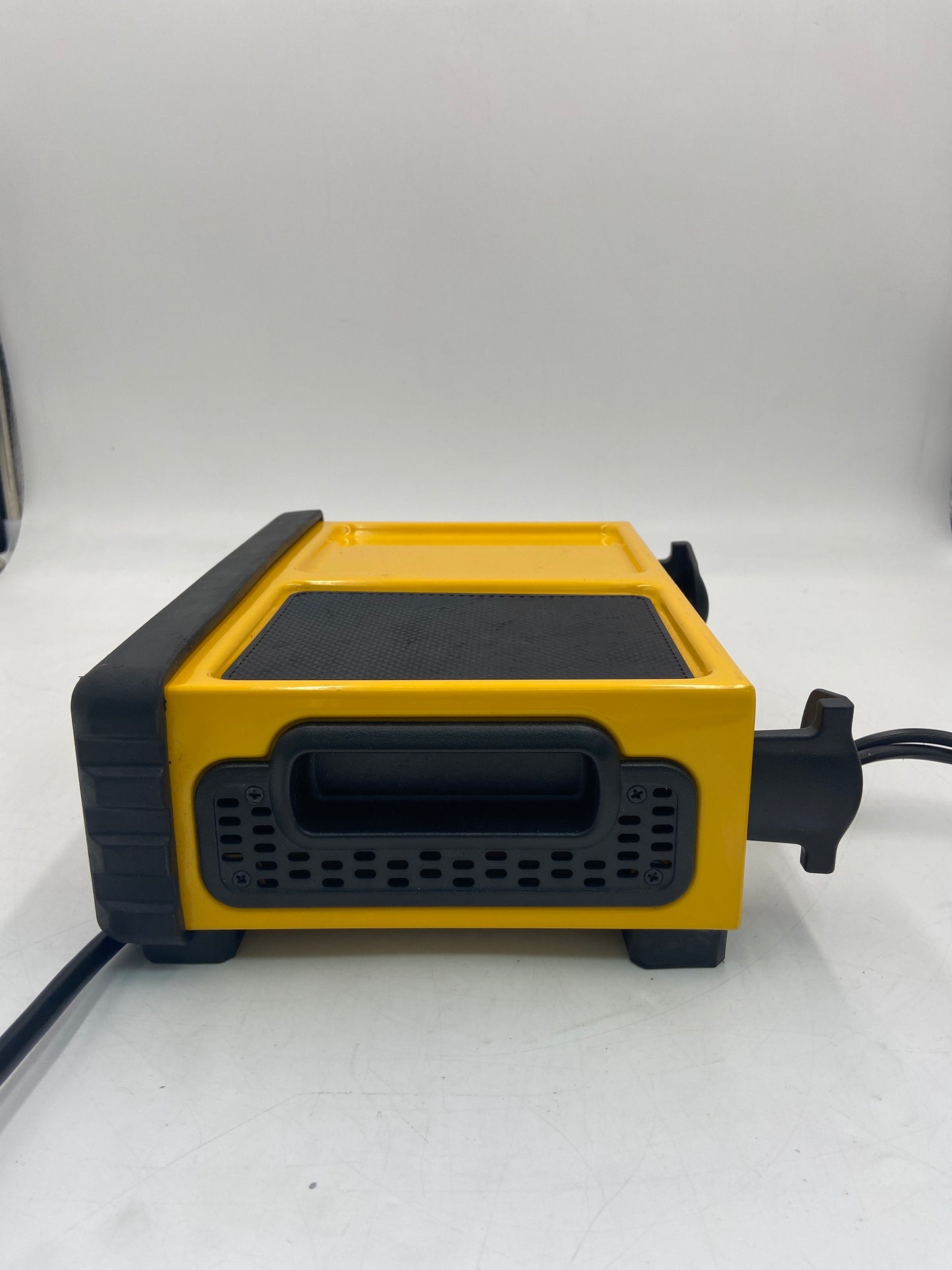 DeWalt DXAEC801B 12V Battery Charger Kit