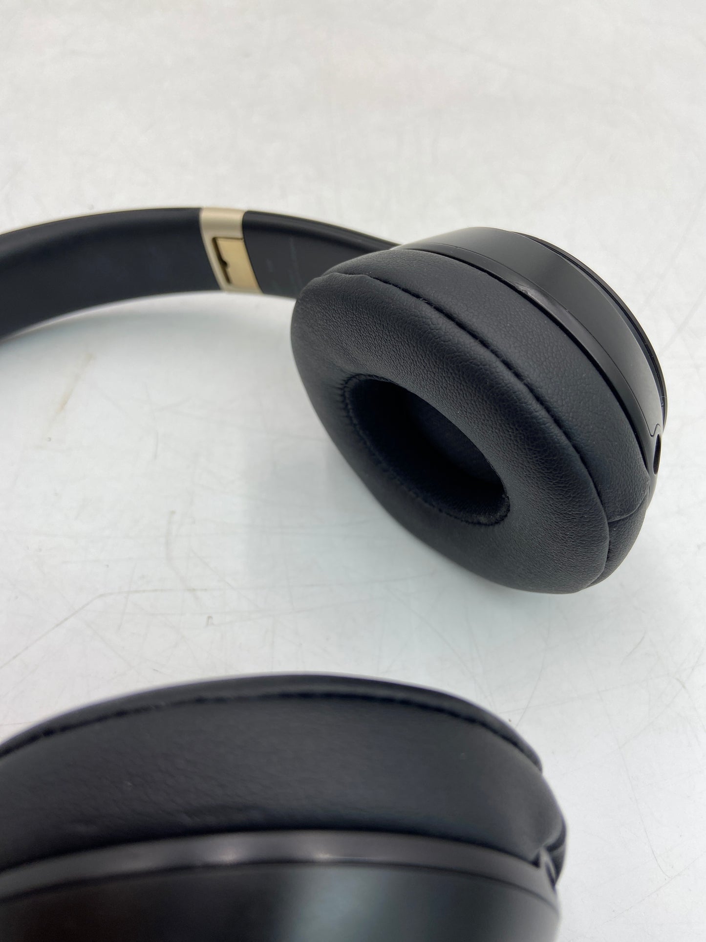 Beats Solo4 Wireless On-Ear Bluetooth Headphones Black Gold A3140