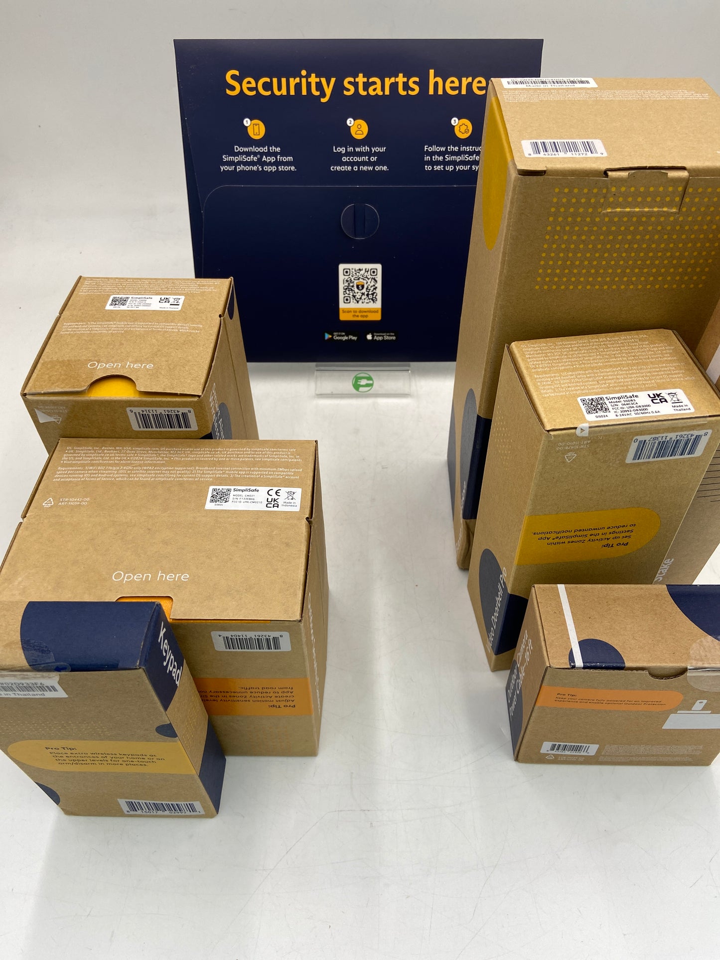 New SimpliSafe 8-Piece Camera Set Up Bundle Wireless Home Security Kit