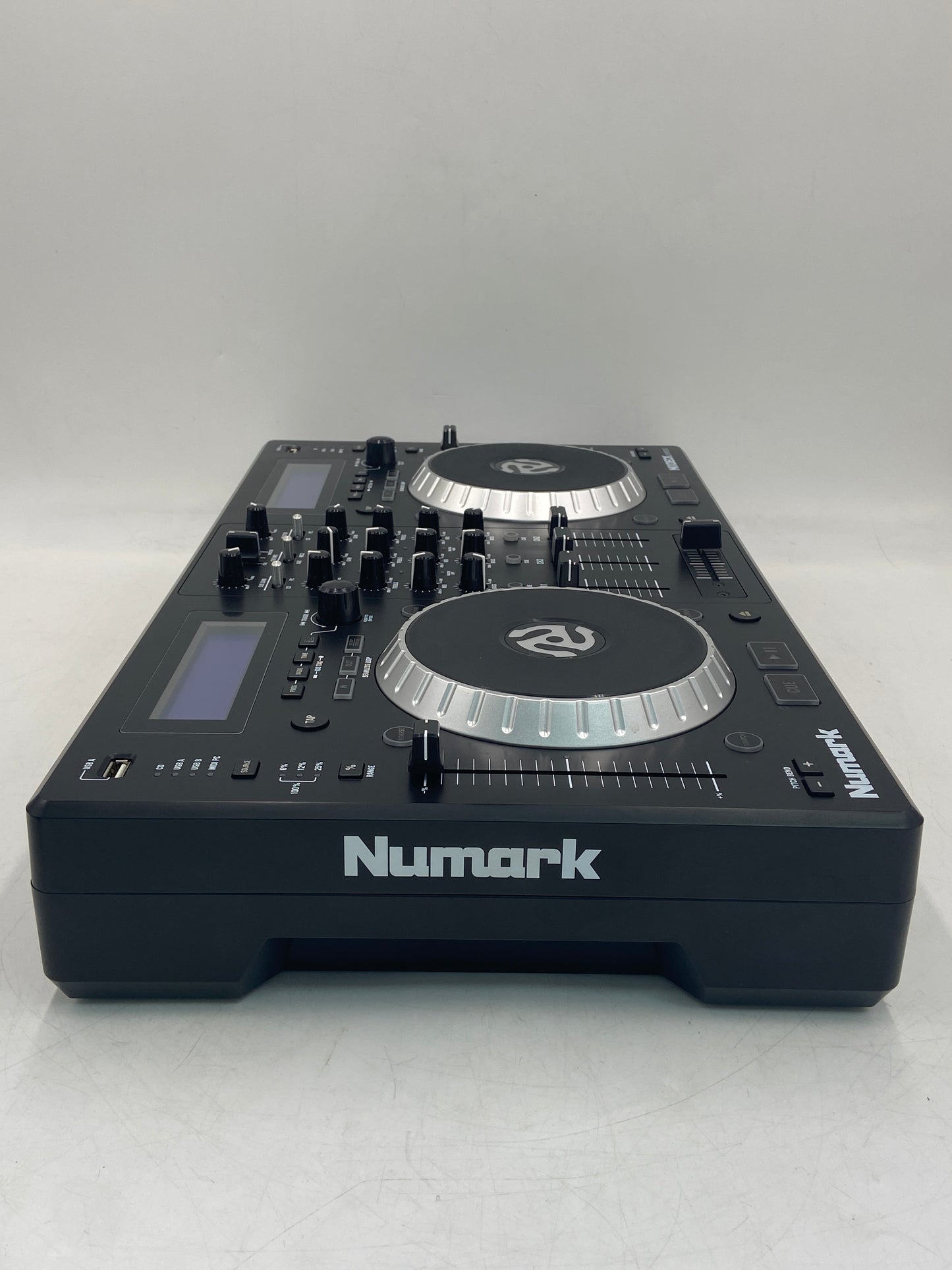 Numark Mixdeck Express Premium DJ Controller