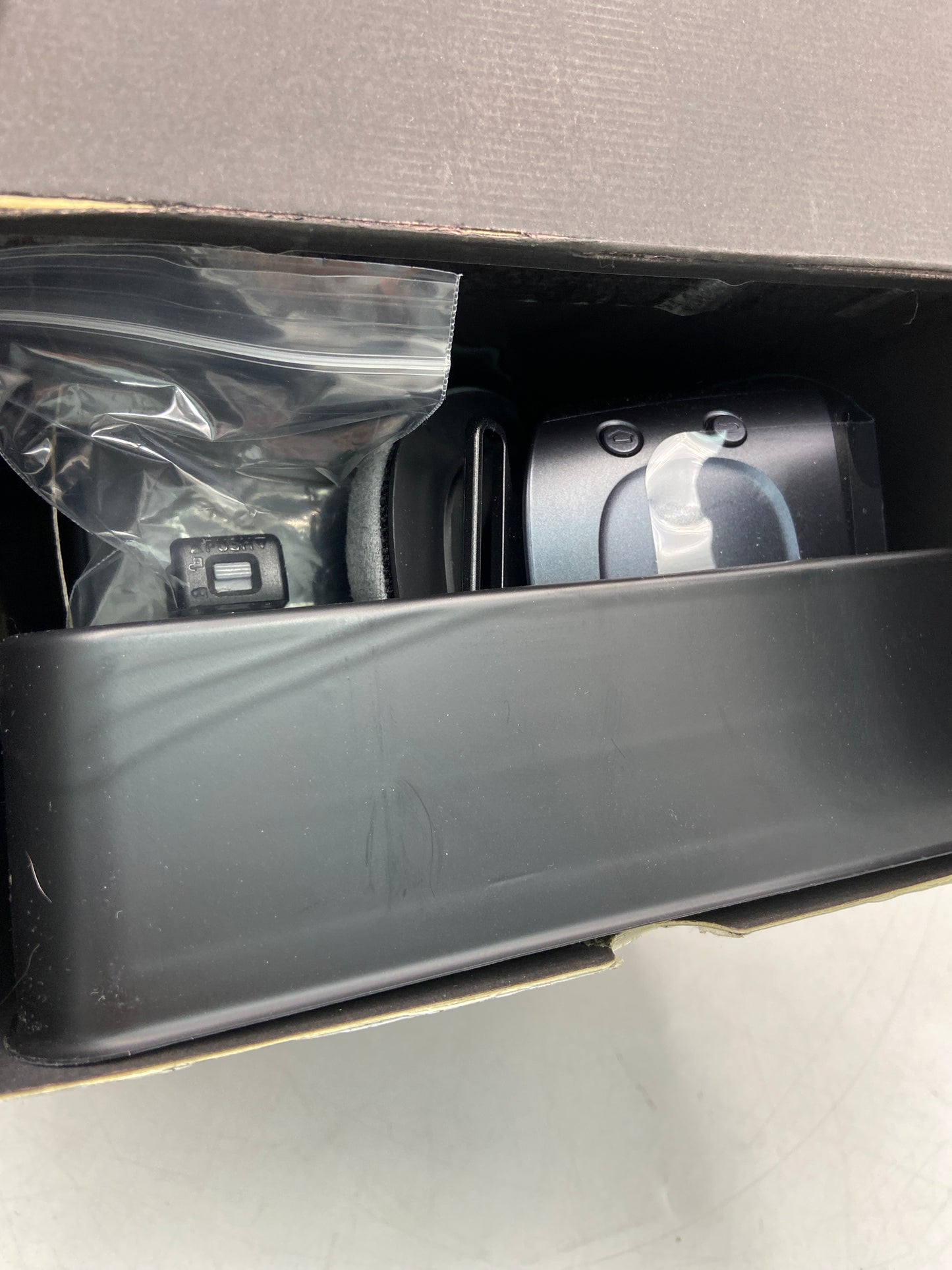 New Open Box Samsung Gear VR with Controller VR Headset SM-R325NZVAXAR