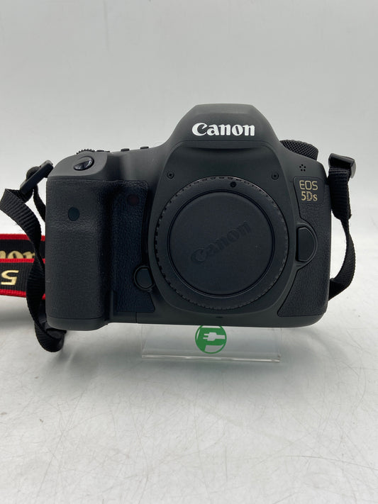 Canon EOS 5DS 50.6 MP DSLR Digital Camera DS126521 (Body and Battery)