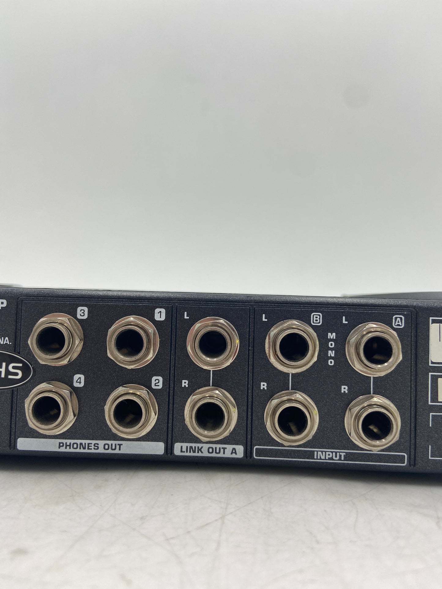 BEHRINGER MINIAMP AMP800 4-Channel Stereo Headphone Amplifier  P0331