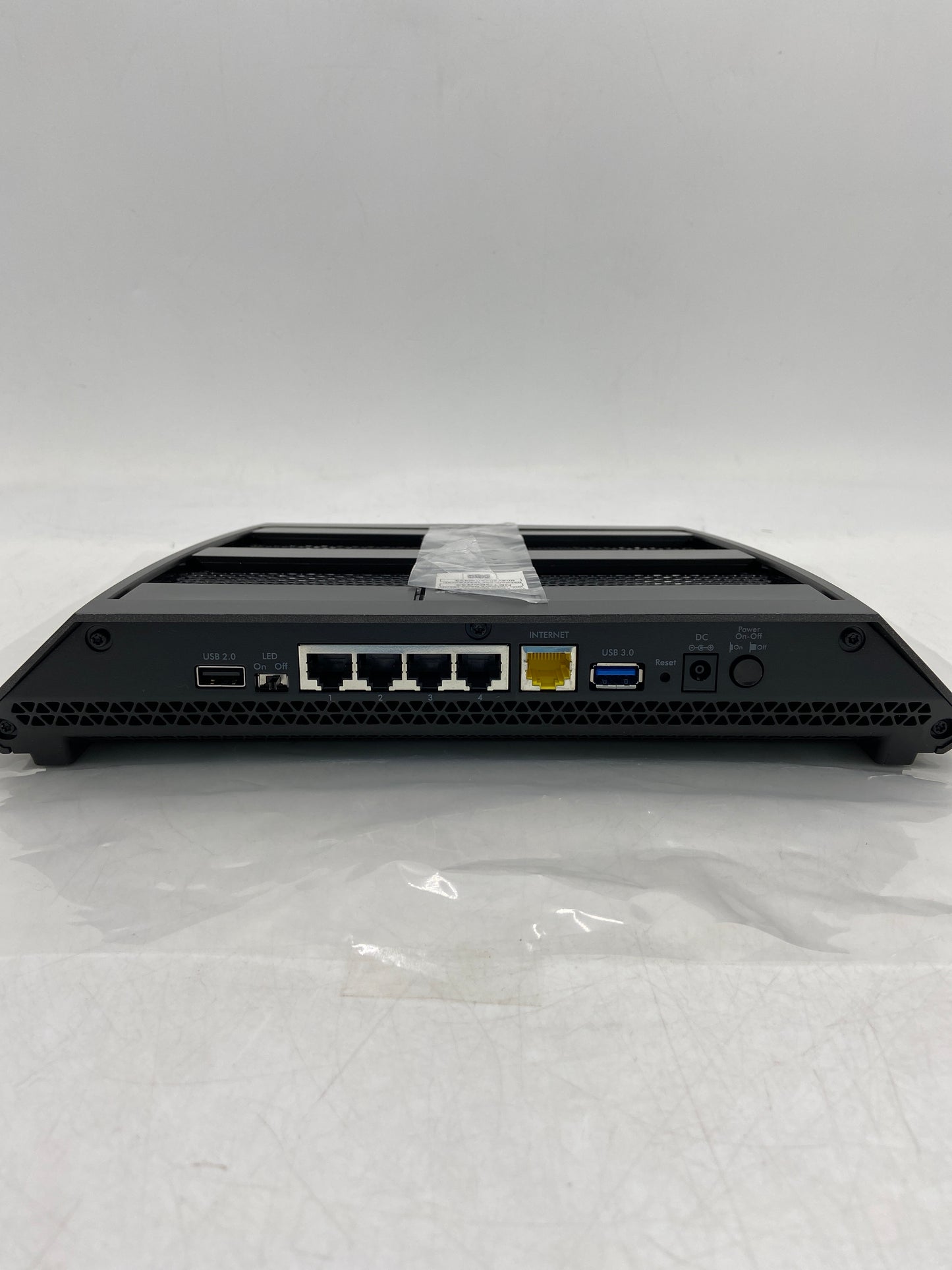 NETGEAR Nighthawk X6 AC3200 Tri-Band Smart Wi-Fi Router R8000