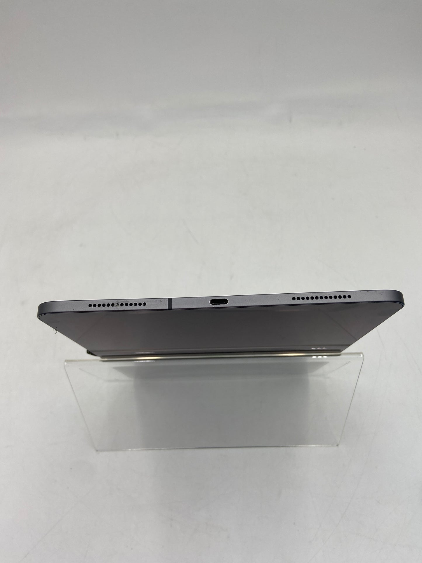 Unlocked Apple iPad Pro 11" 4th Gen 128GB 17.5.1 Space Gray