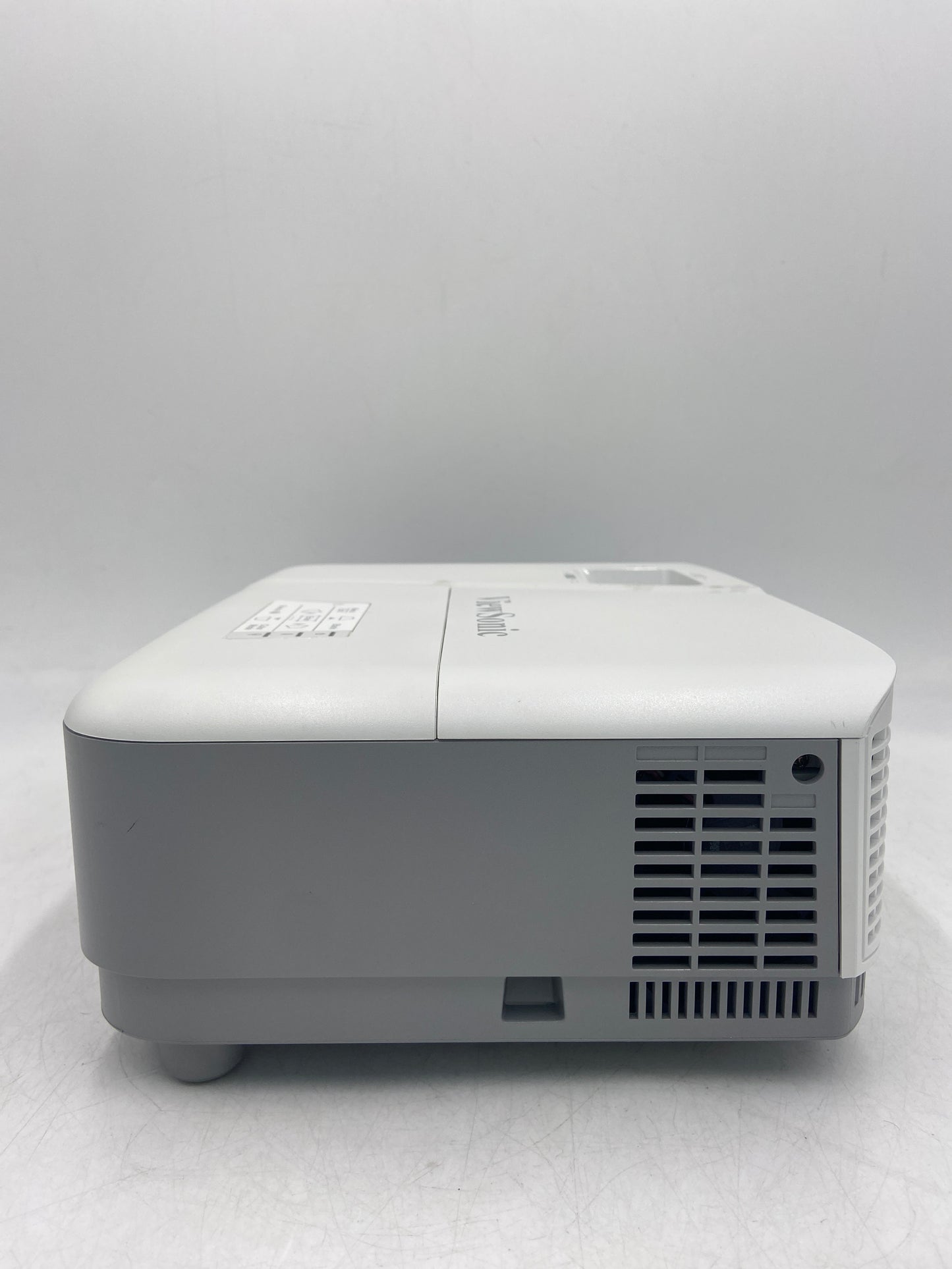 ViewSonic PG707X 1024 x 768 Pixels 1300 Ansi Lumens DLP Projector VS19090