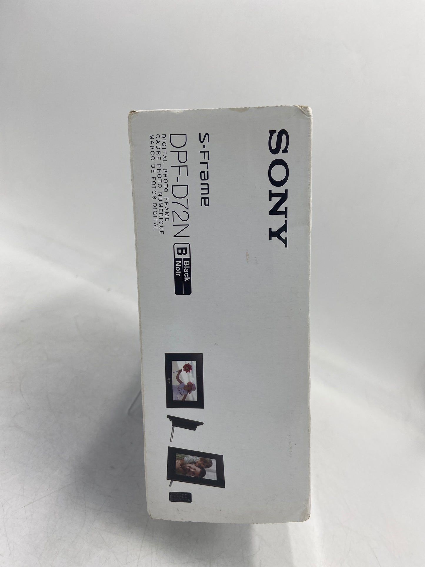 New Sony S-Frame Digital Photo Frame DPF-D72N