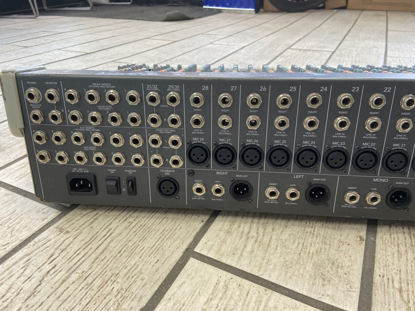 MACKIE 32-Channel 4-Bus Effects Mixer with USB DJ Mixer 3204-VLZ3
