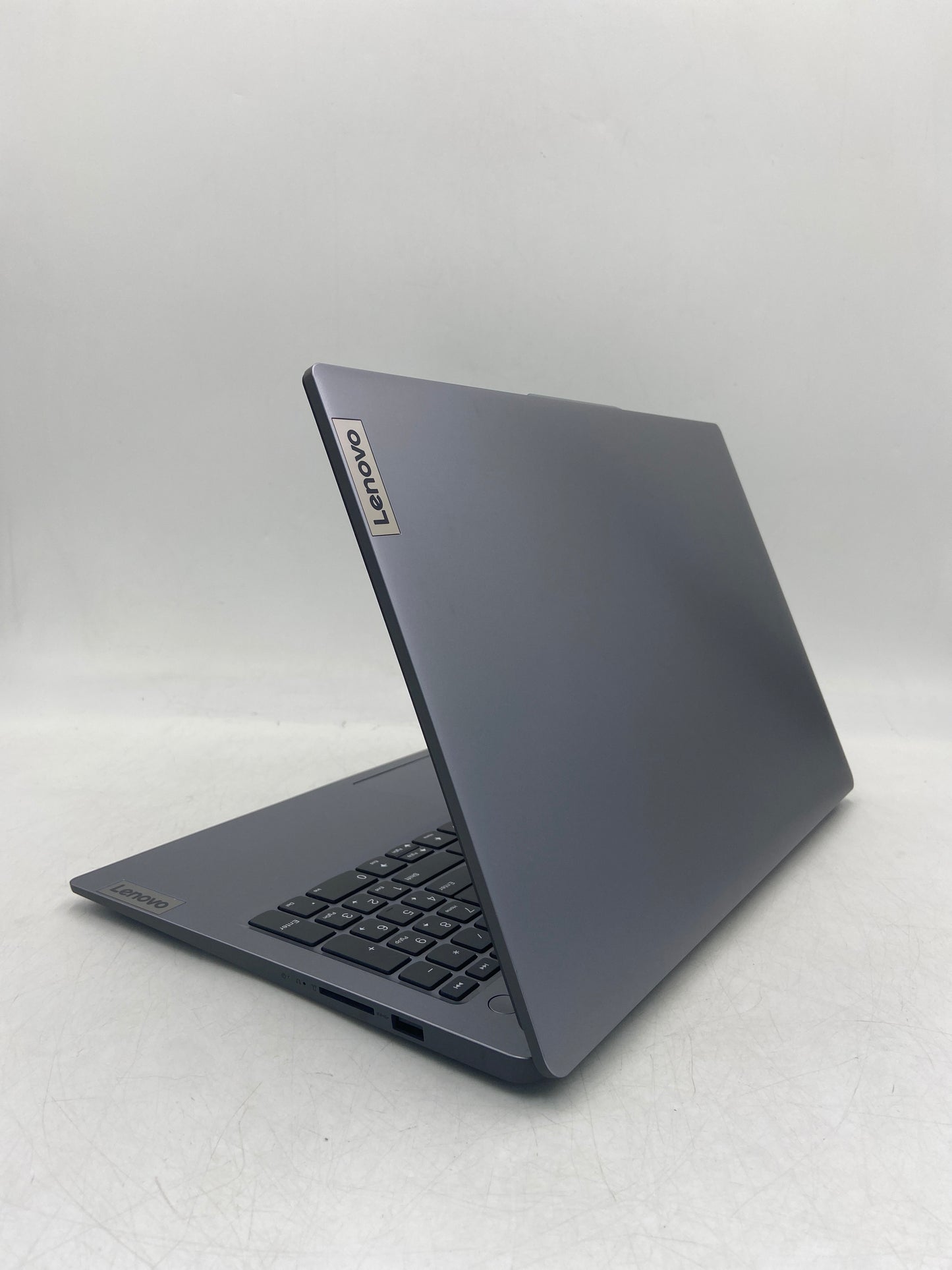 Lenovo IdeaPad Slim 3 15ITN9 15.6" Core 3 N355 3.9GHz 8GB RAM 128GB