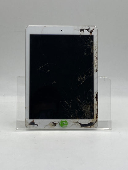 Used Apple iPad 6th Gen Silver/White Broken Glass Fully Functional