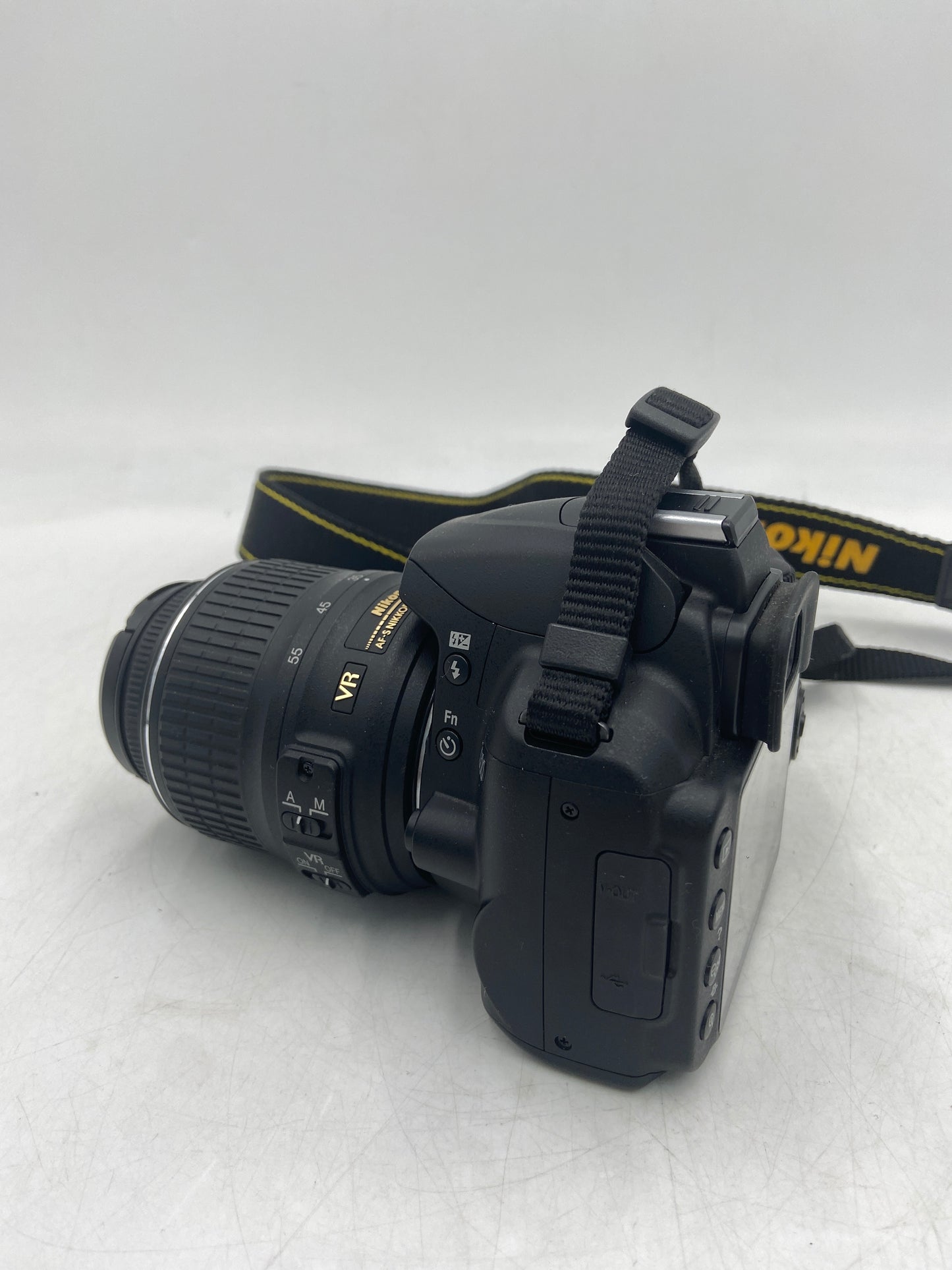 Nikon D3000 10.2MP Digital SLR DSLR Camera