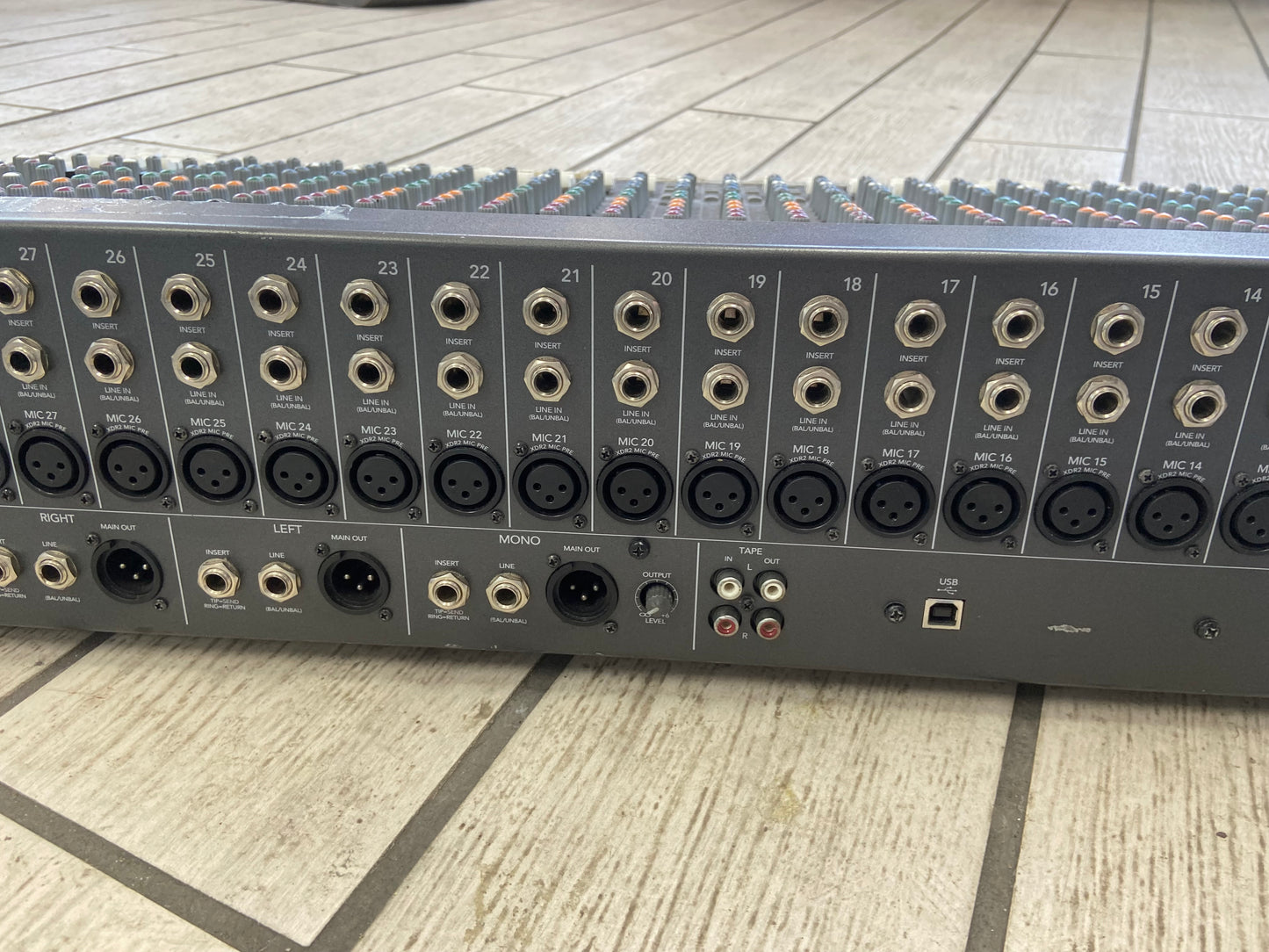 MACKIE 32-Channel 4-Bus Effects Mixer with USB DJ Mixer 3204-VLZ3