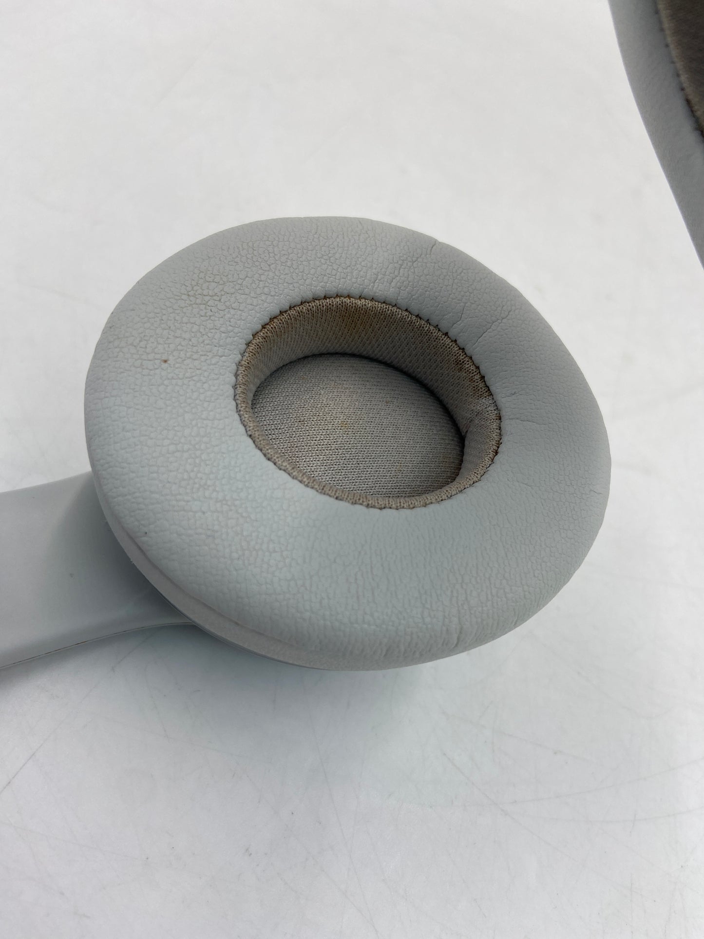 Beats Solo3 Wireless On-Ear Bluetooth Headphones White