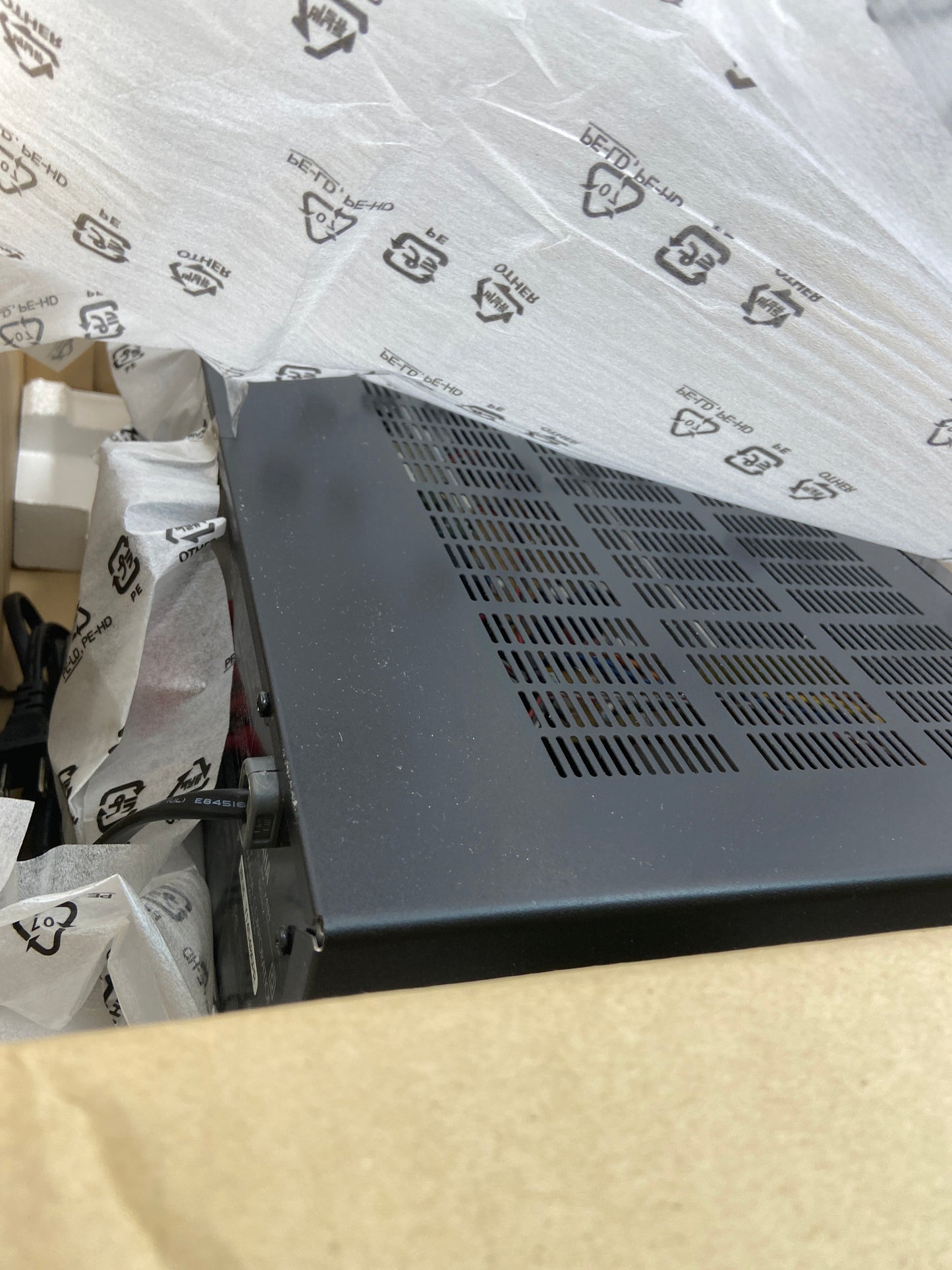 New Open Box Yamaha RX-V583 AV Receiver / Ampli-Tuner for Audio & Video Black ZW63180