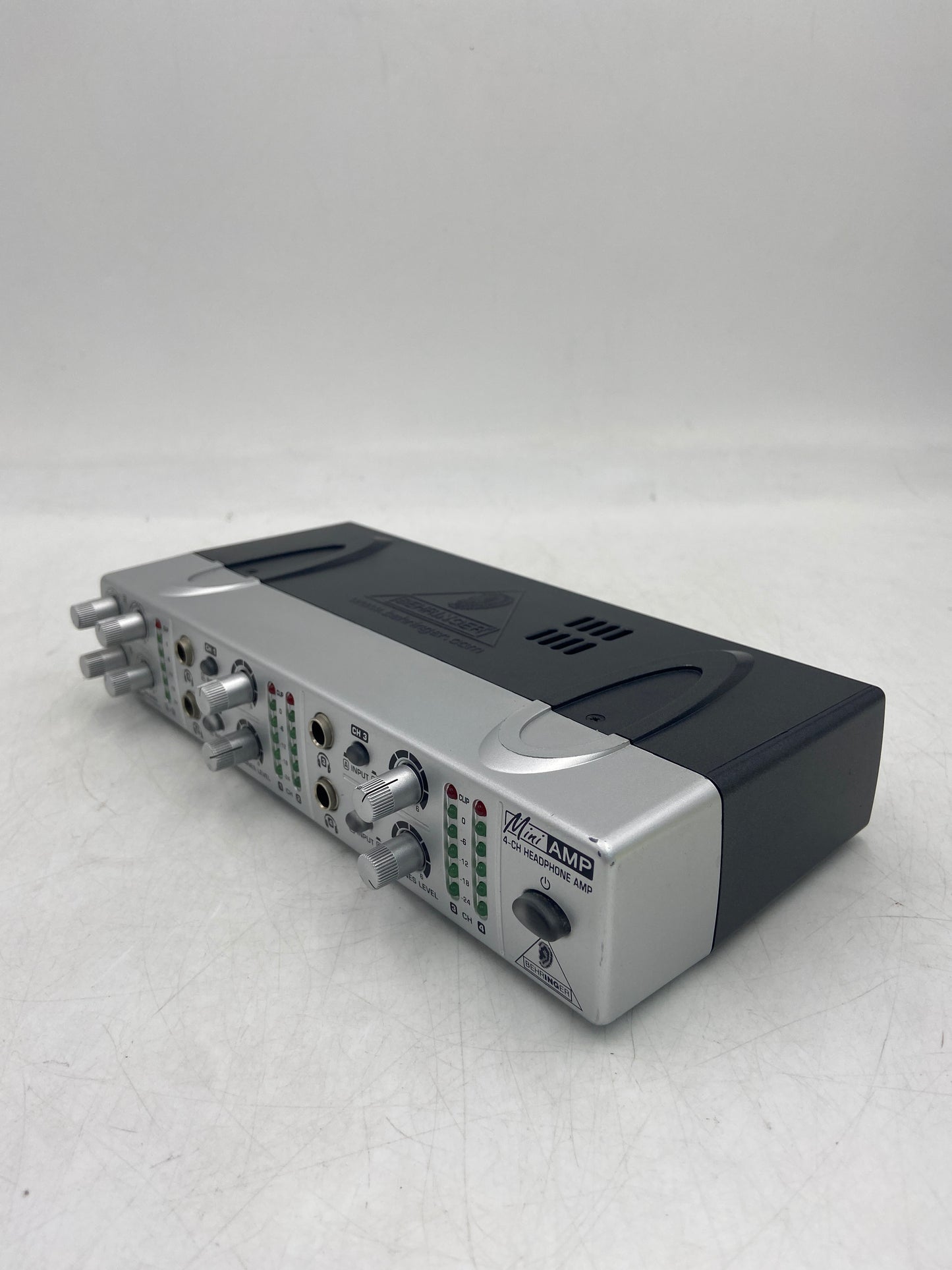 BEHRINGER MINIAMP AMP800 4-Channel Stereo Headphone Amplifier  P0331