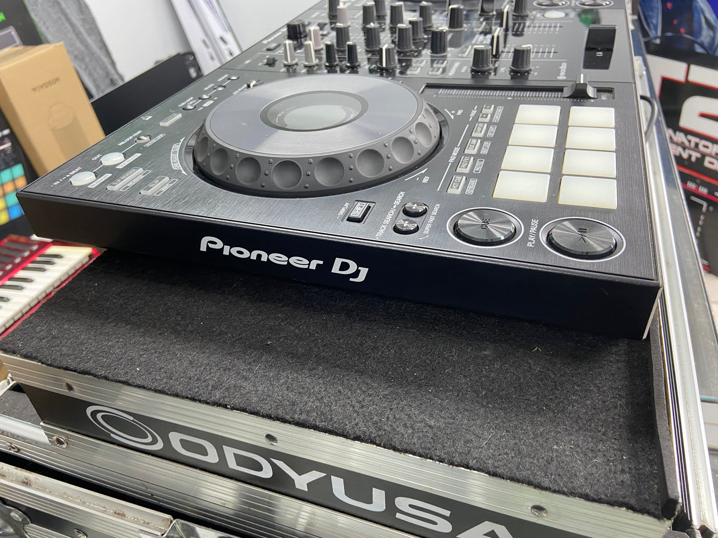 Pioneer DJ DDJ-800 2-channel DJ controller