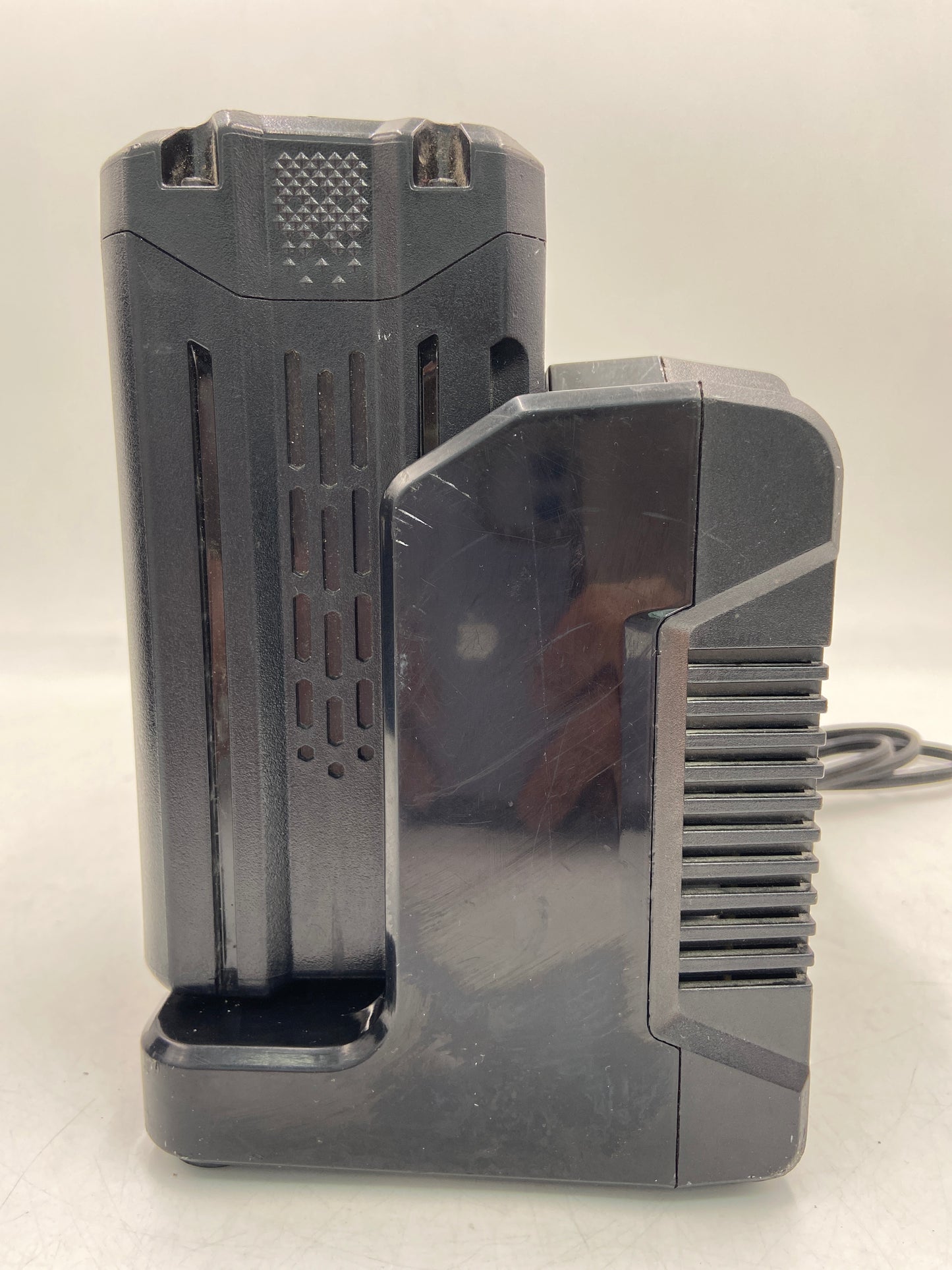 Greenworks 60volt battery pro w charger Battery Charger LB6025