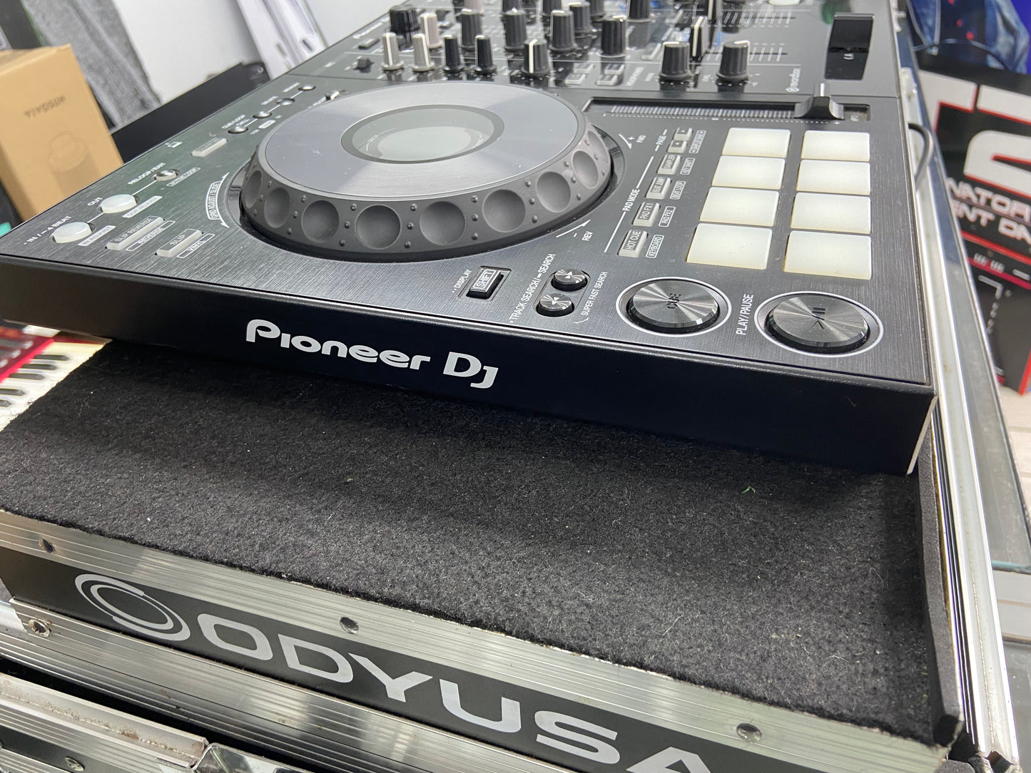 Pioneer DJ DDJ-800 2-channel DJ controller