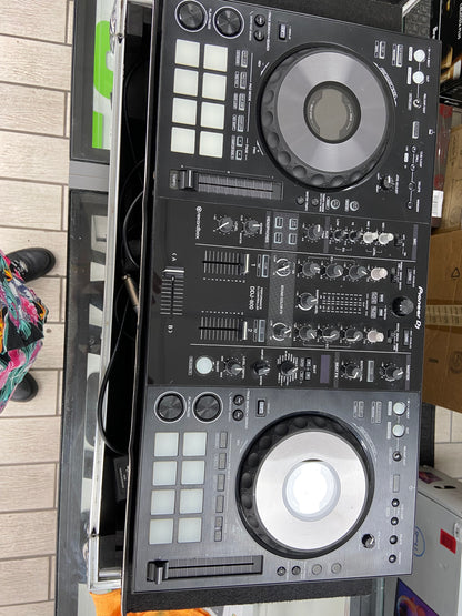 Pioneer DJ DDJ-800 2-channel DJ controller