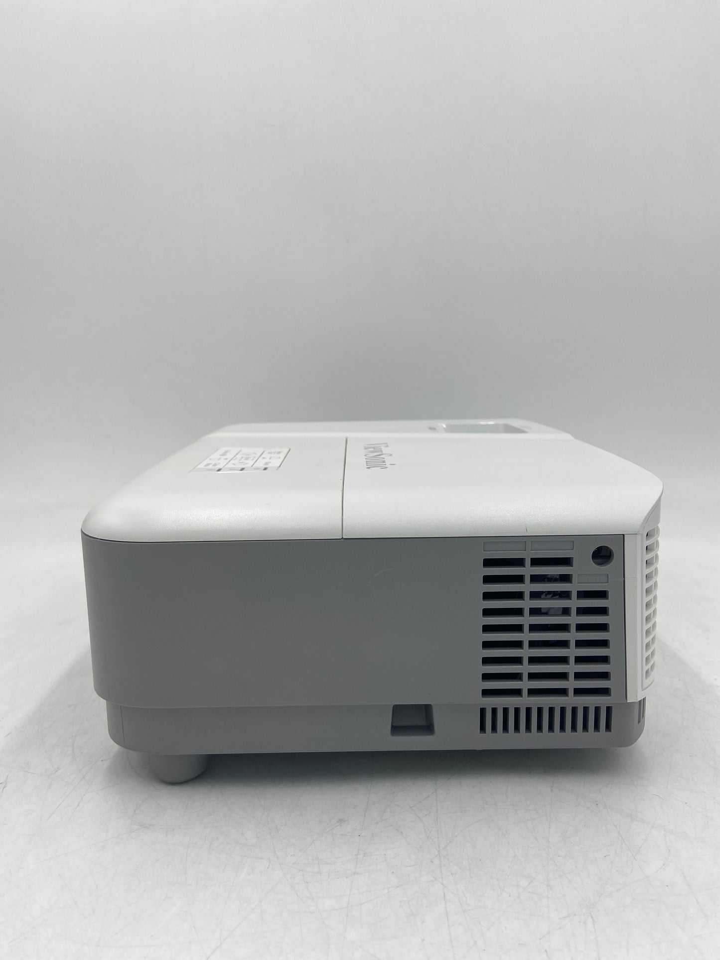 ViewSonic PG707X 1024 x 768 Pixels 1300 Ansi Lumens DLP Projector VS19090 (Device Only)