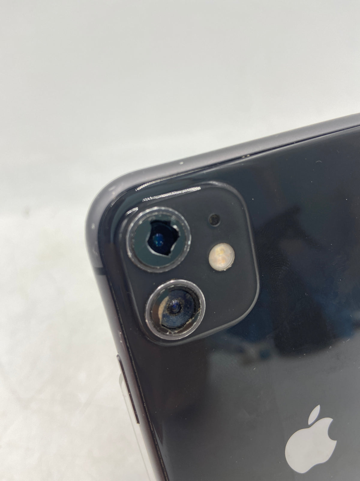 Broken Unlocked Apple iPhone 11 64GB Black Cracked Screen