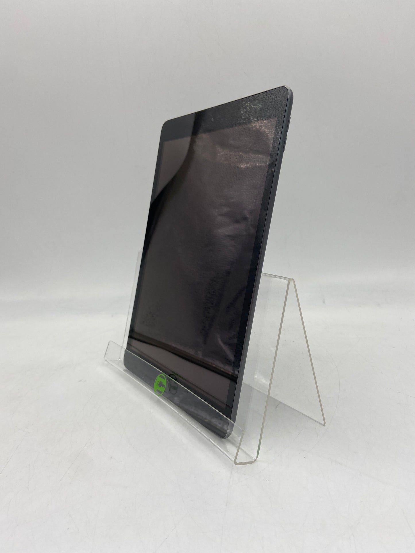 WiFi Only Apple iPad 7th Gen 32GB 17.4.1 SPACE GRAY A2197