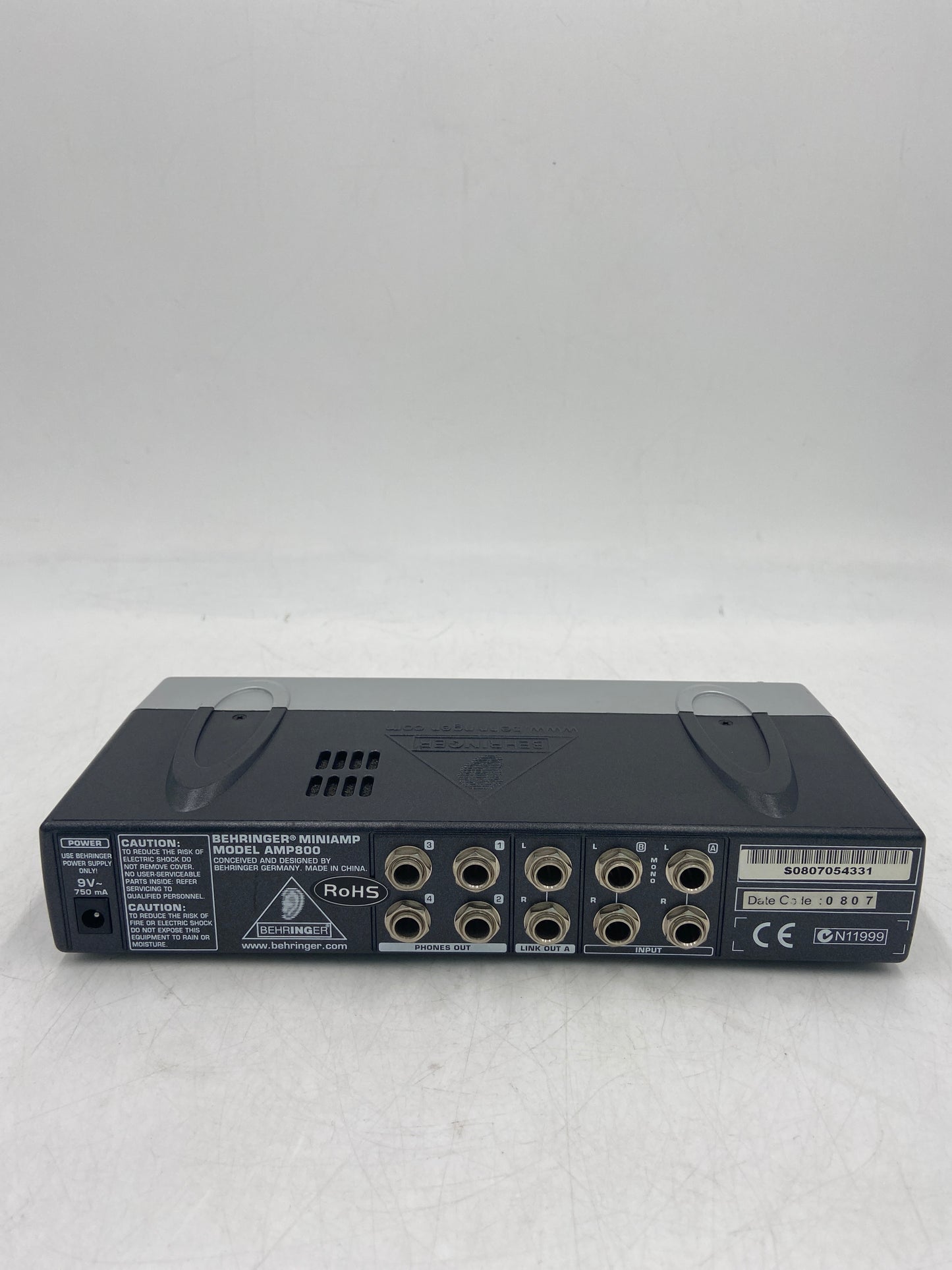 BEHRINGER MINIAMP AMP800 4-Channel Stereo Headphone Amplifier  P0331