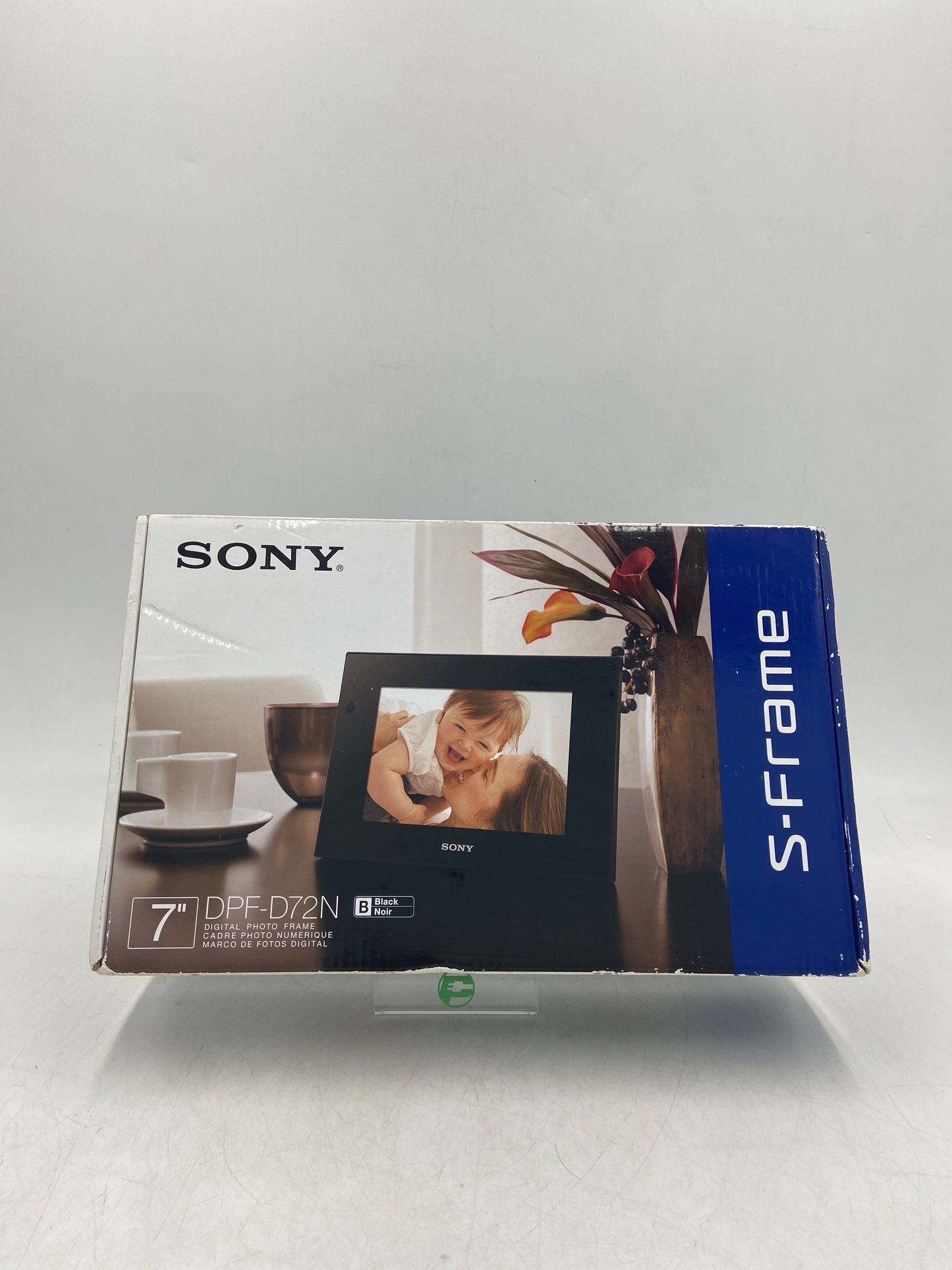 New Sony S-Frame Digital Photo Frame DPF-D72N