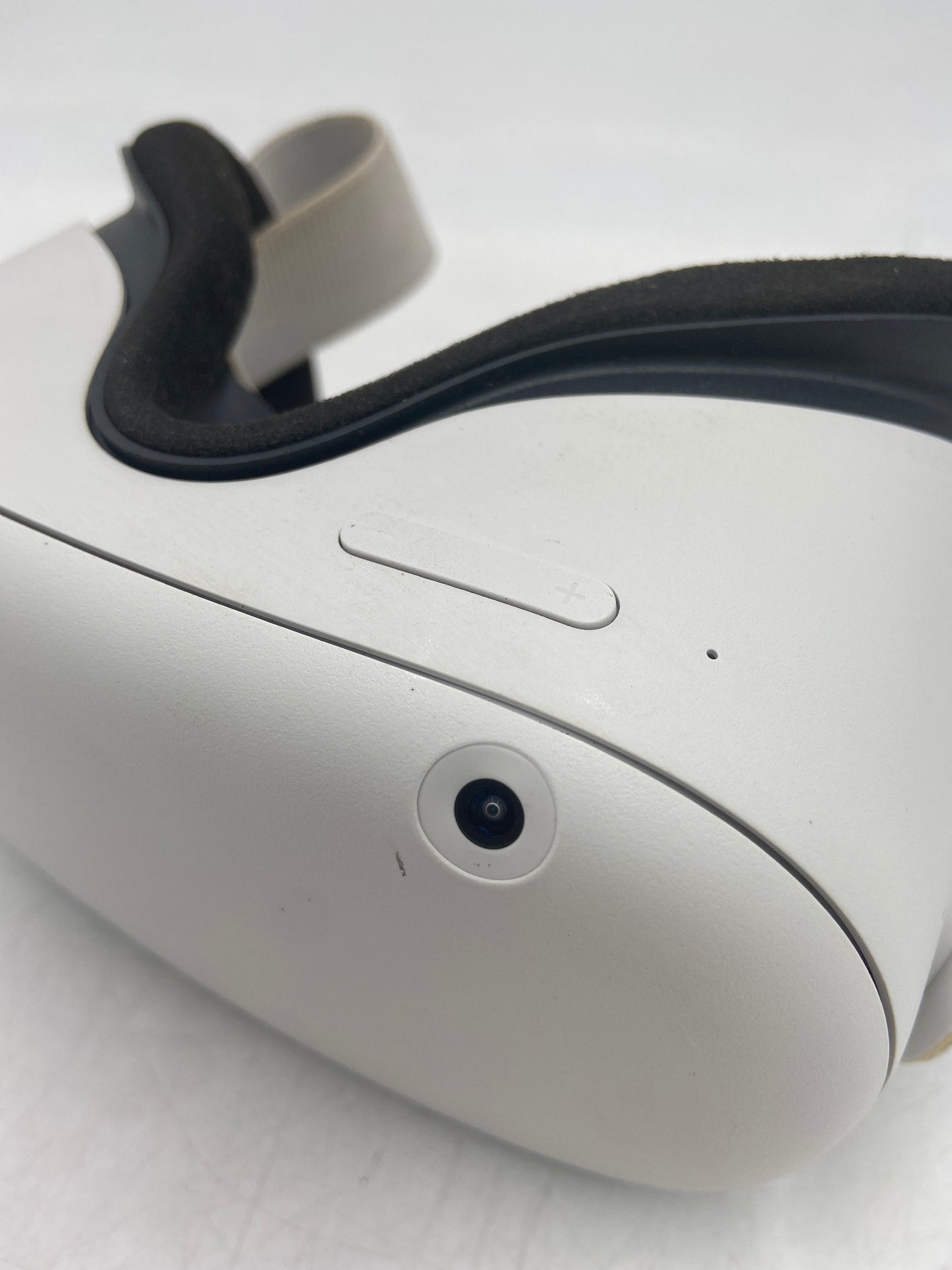 Meta Quest 2 128GB Standalone All-in-One VR Headset KW49CM