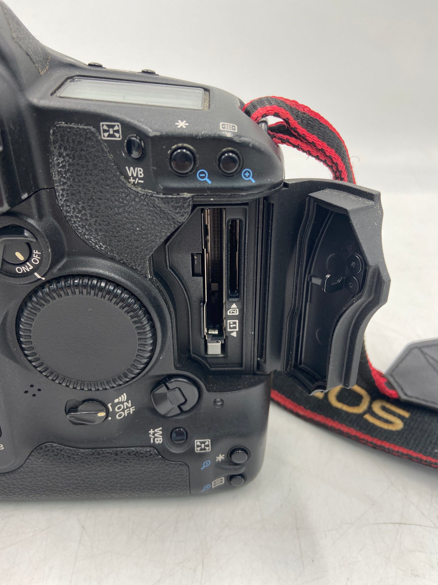 Canon EOS 1 DS Mark II 16.7MP Digital SLR DSLR Camera DS126081