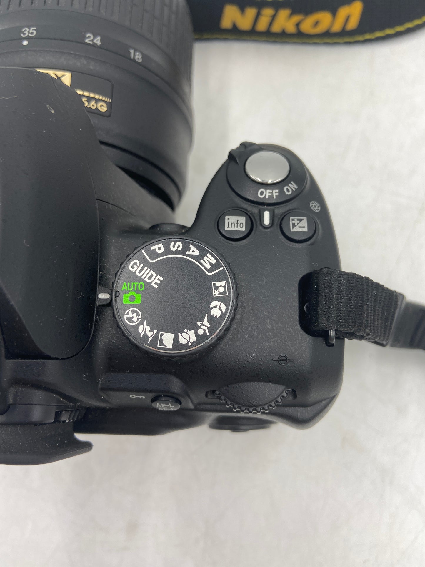 Nikon D3000 10.2MP Digital SLR DSLR Camera