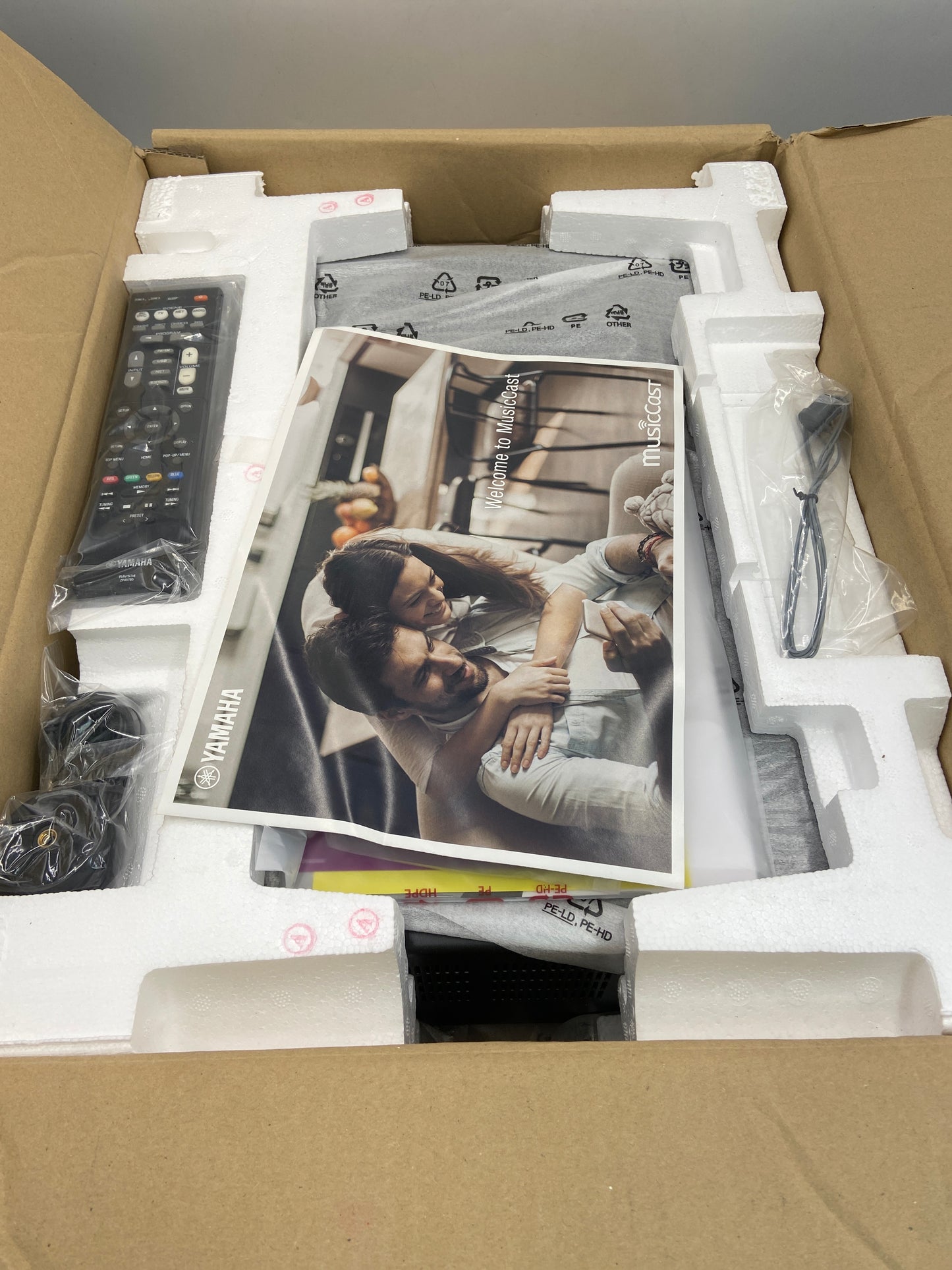 New Open Box Yamaha RX-V583 AV Receiver / Ampli-Tuner for Audio & Video Black ZW63180