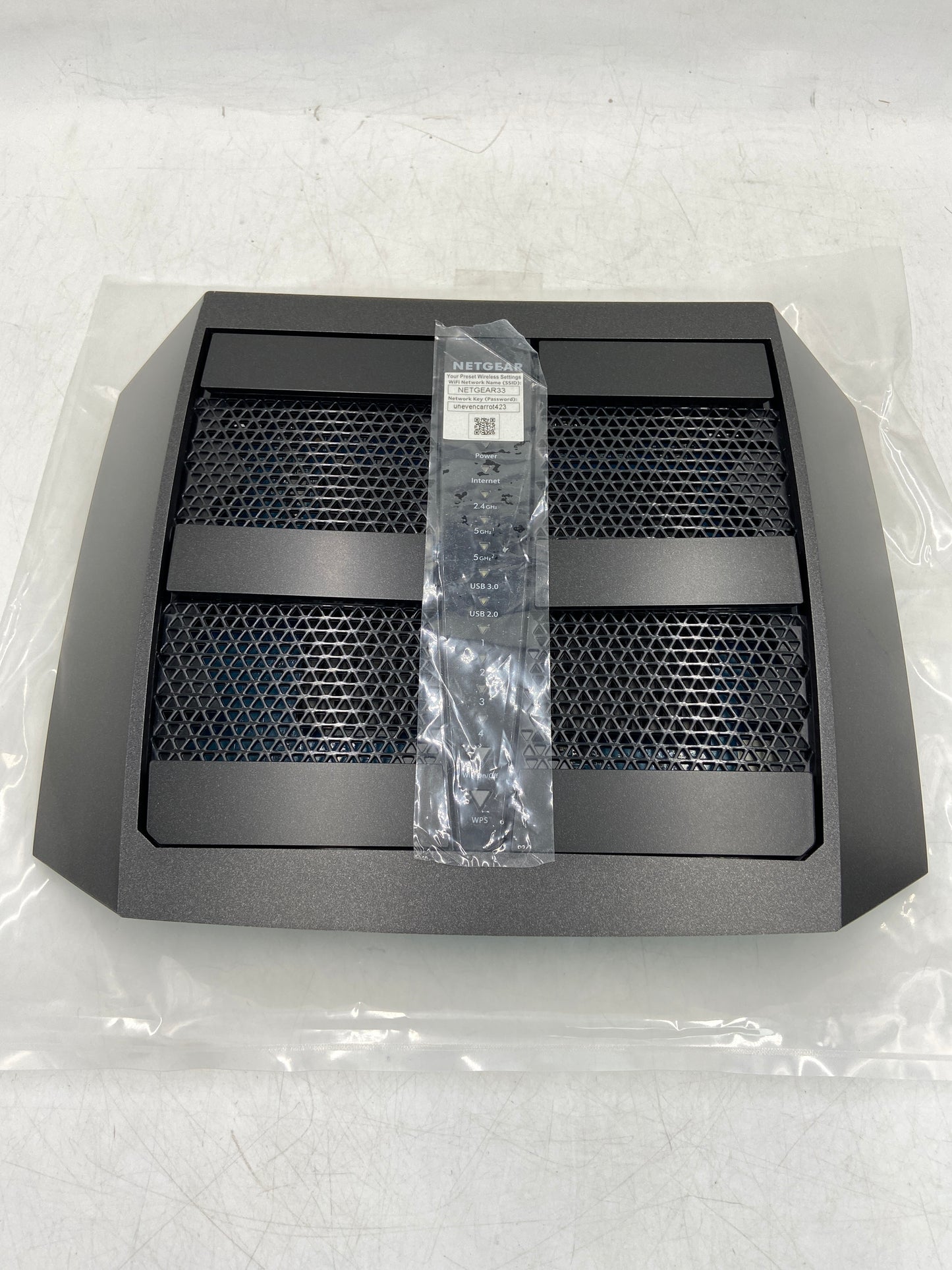 NETGEAR Nighthawk X6 AC3200 Tri-Band Smart Wi-Fi Router R8000