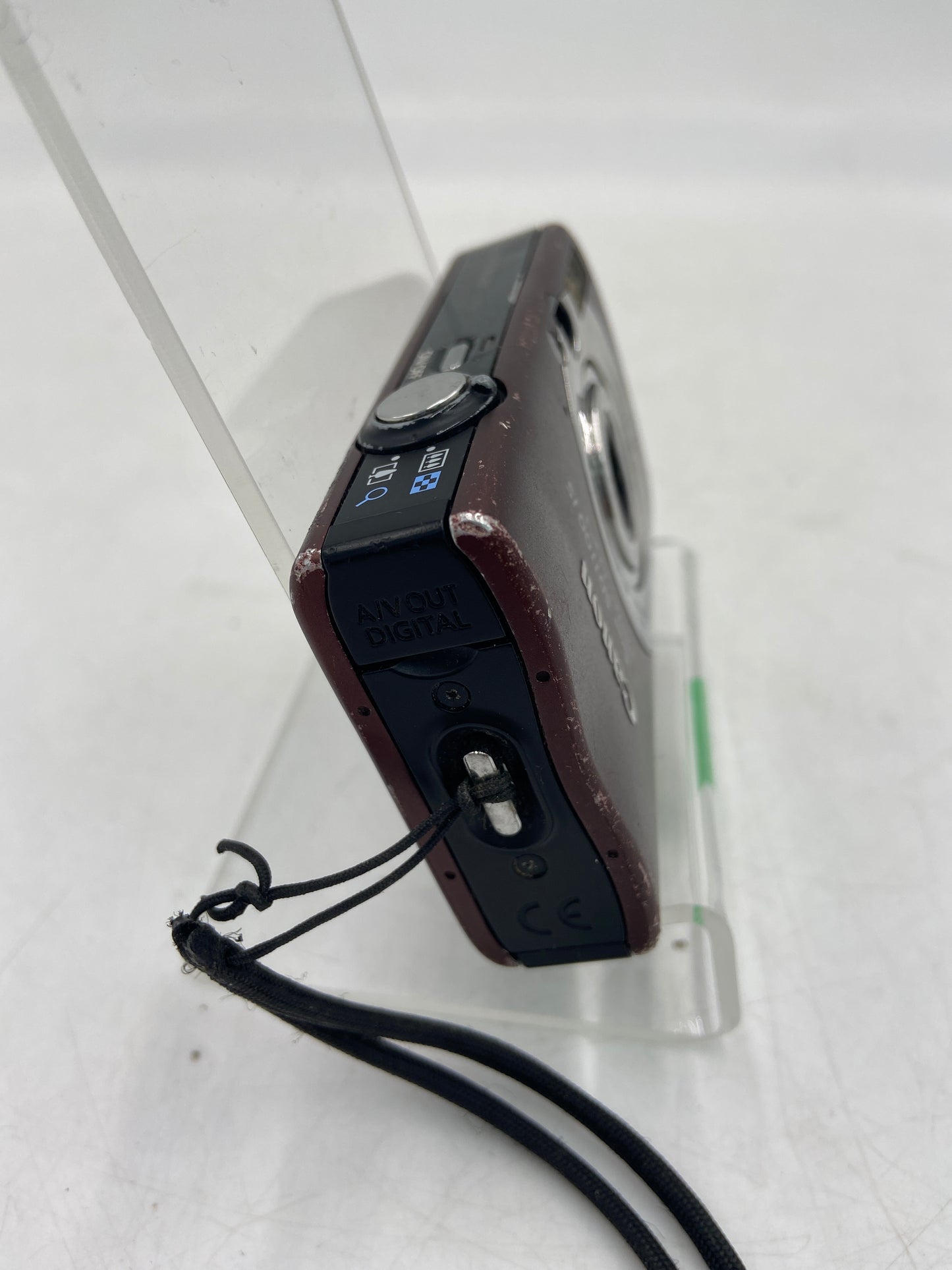 Broken Canon PowerShot SD1100 IS 8.0MP Compact Camera Lens is Broken Image on screen is Green