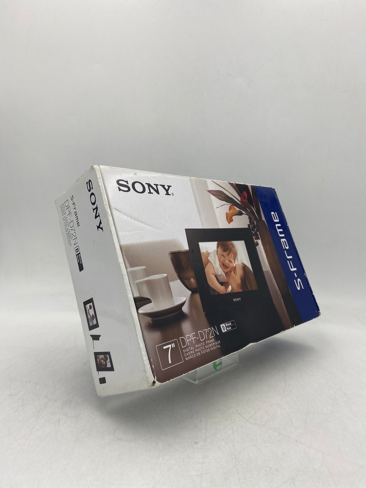 New Sony S-Frame Digital Photo Frame DPF-D72N