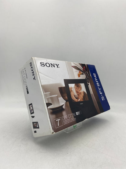 New Sony S-Frame Digital Photo Frame DPF-D72N
