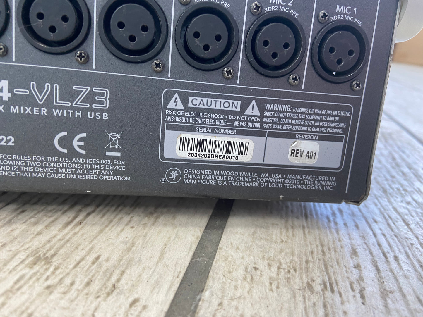 MACKIE 32-Channel 4-Bus Effects Mixer with USB DJ Mixer 3204-VLZ3