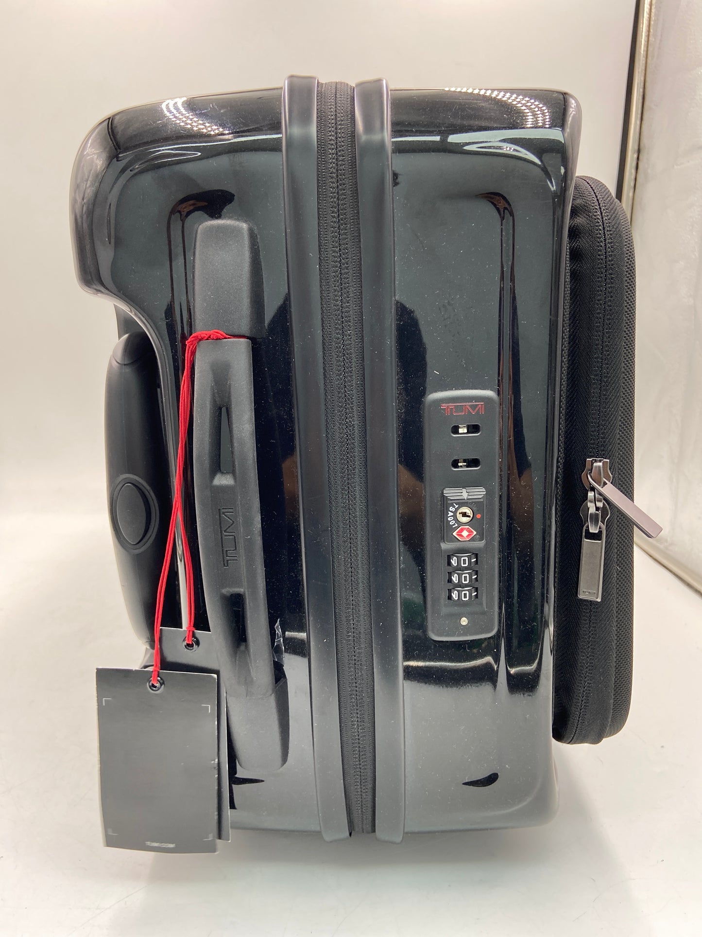 New Tumi V4 International Carry On Suitcase