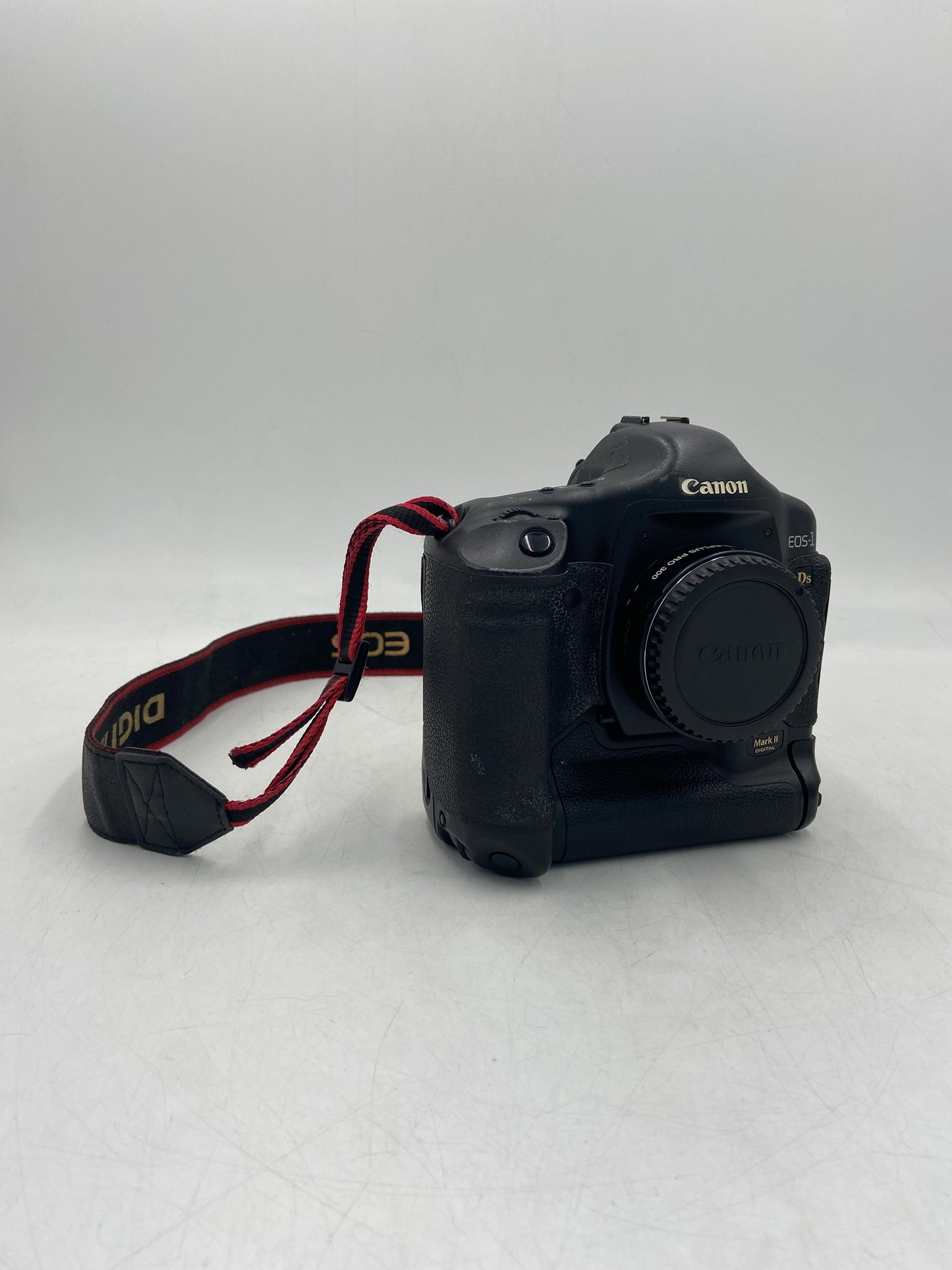 Canon EOS 1 DS Mark II 16.7MP Digital SLR DSLR Camera DS126081