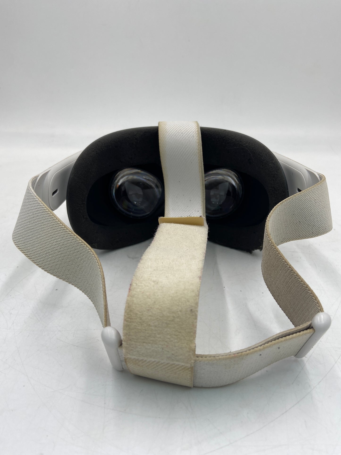 Oculus Meta Quest 2 Standalone All-in-One VR Headset KW49CM