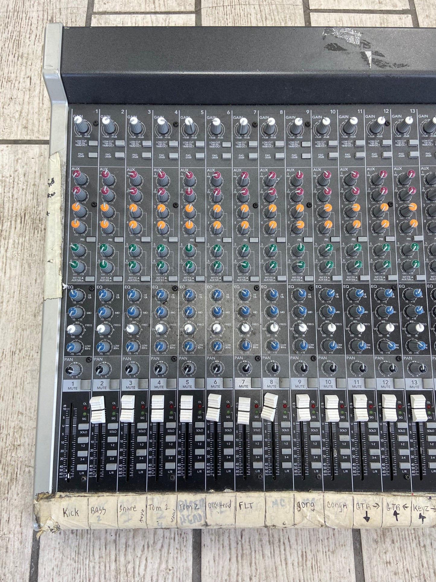 MACKIE 32-Channel 4-Bus Effects Mixer with USB DJ Mixer 3204-VLZ3